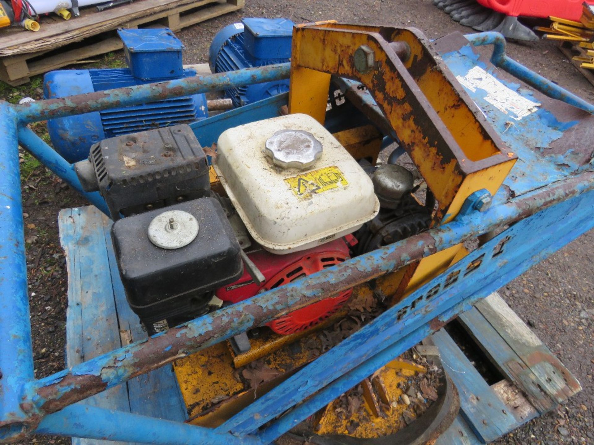 PROBST HONDA ENGINED SUCTION SLAB LIFTING BARROW. THIS LOT IS SOLD UNDER THE AUCTIONEERS MARGIN S - Image 5 of 7