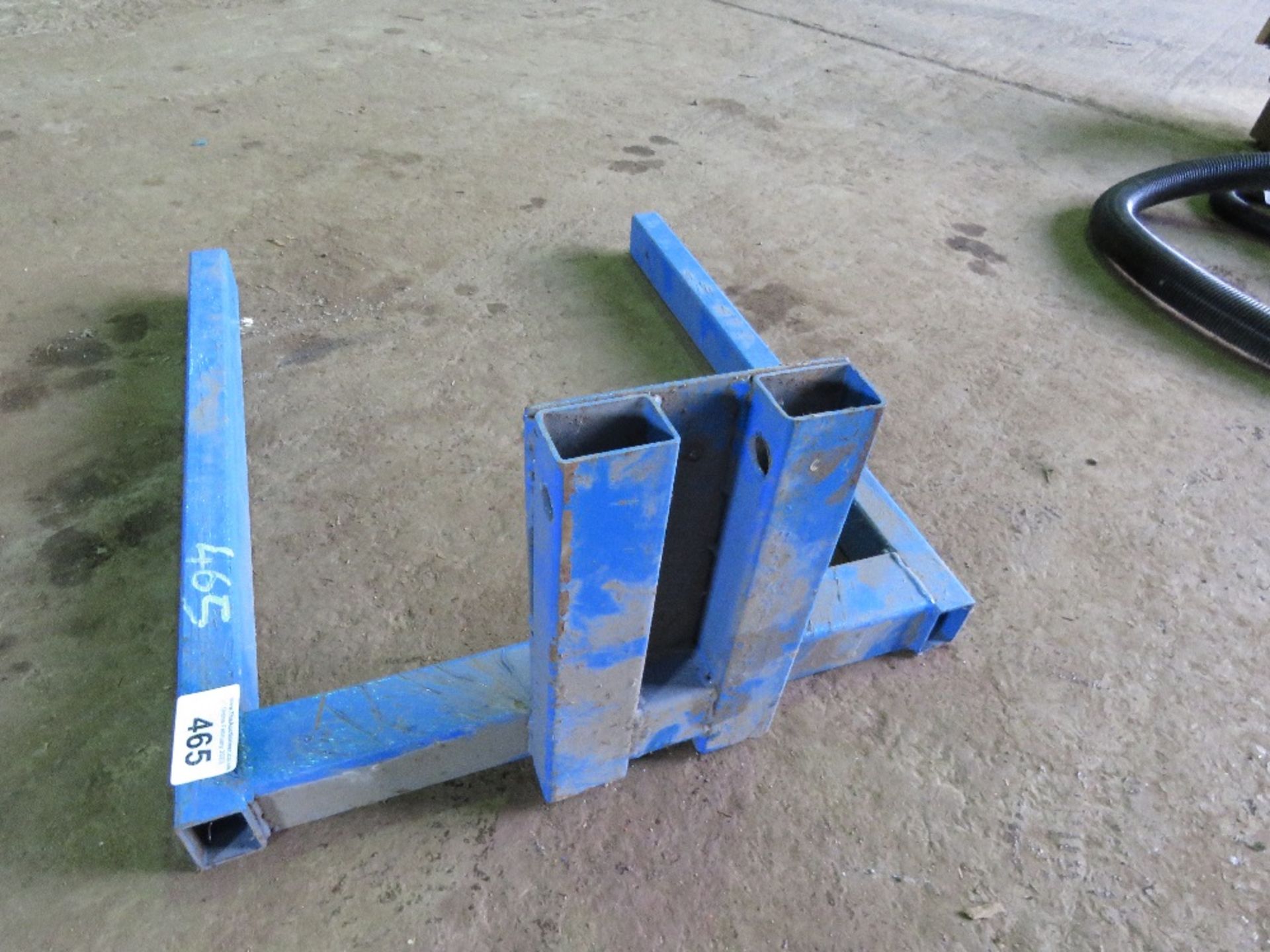 SET OF GENIE HOIST FORKS. - Image 3 of 3