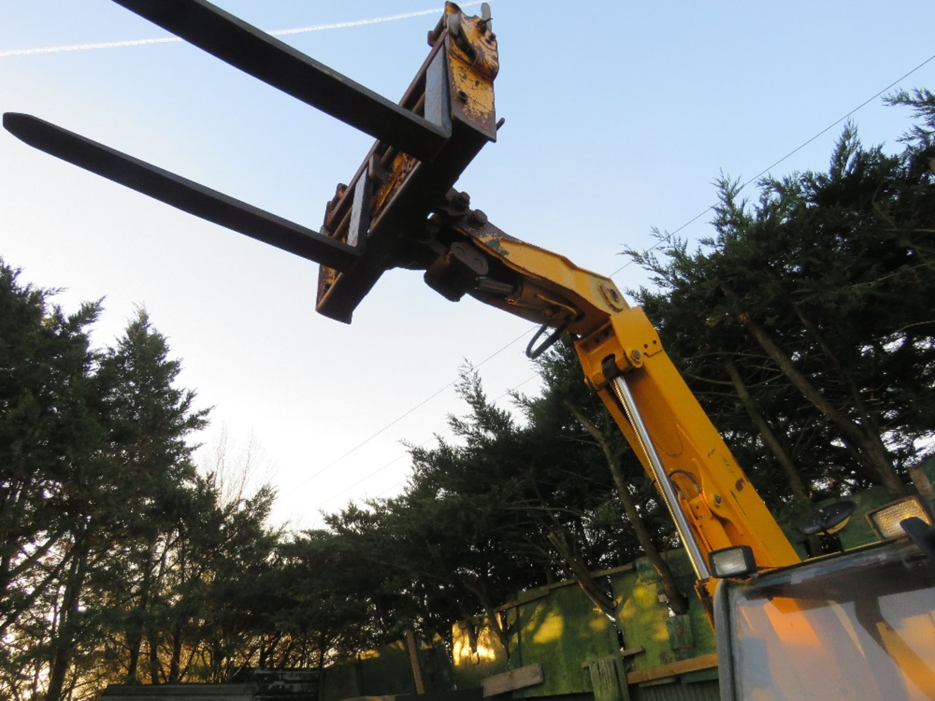 JCB 526 TELEHANDLER FORKLIFT REG:R211 0SH (LOG BOOK TO APPLY FOR). 7998 REC HOURS. SN:SLP52655VE0280 - Image 12 of 13