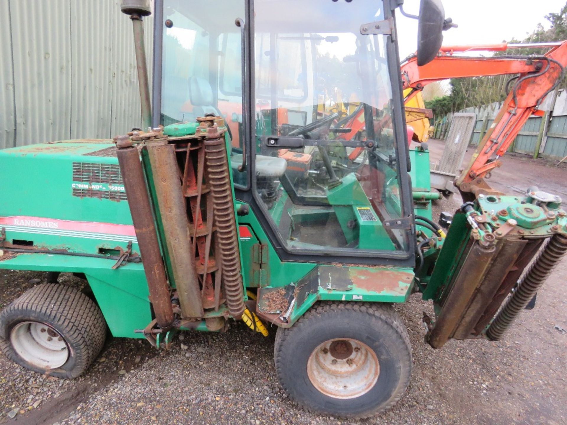RANSOMES COMMANDER 3500DX 5 GANG MOWER, 4WD, 3138 REC HOURS. KUBOTA ENGINE. WHEN TESTED WAS SEEN TO - Image 2 of 10