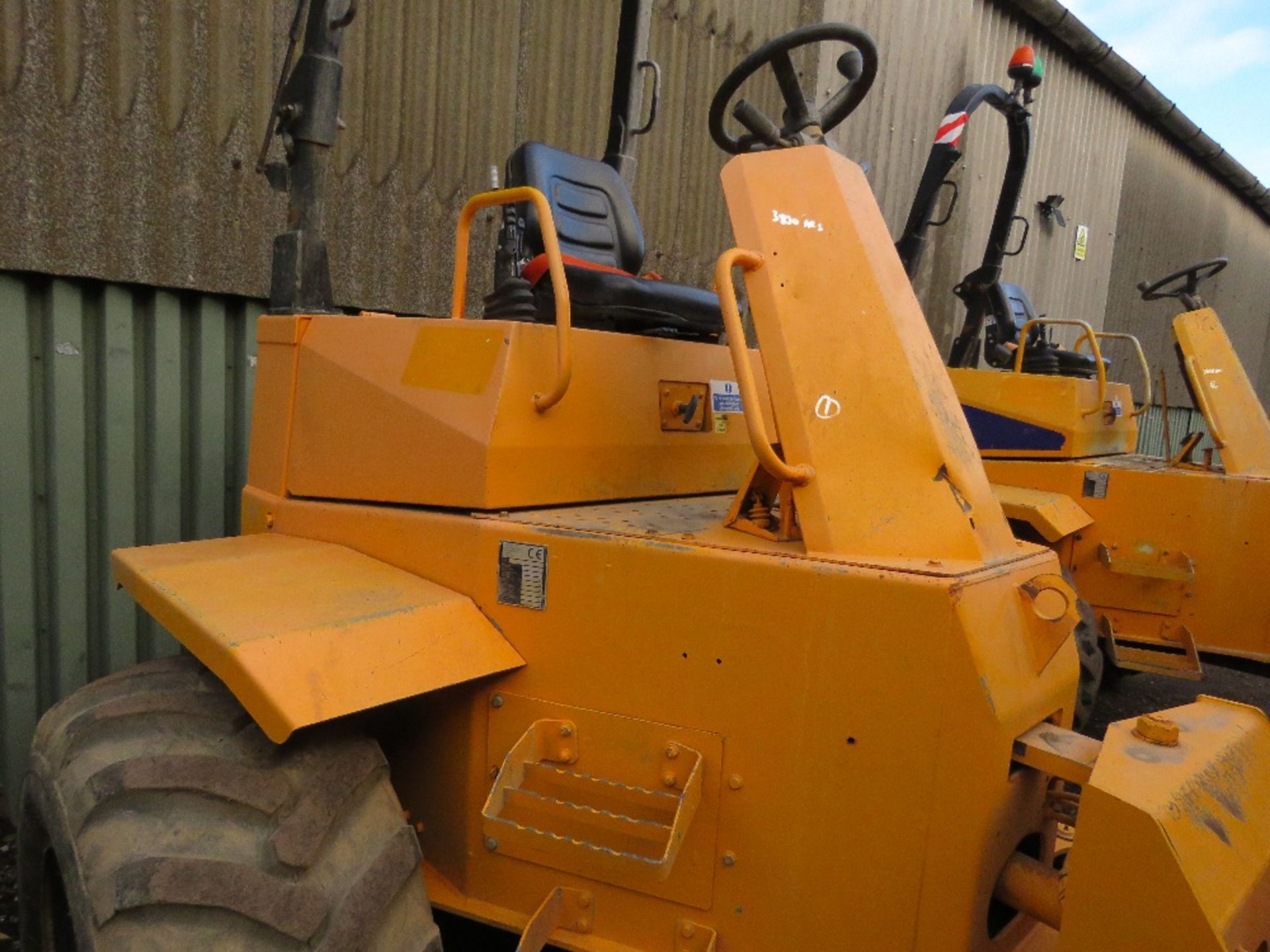 THWAITES 9 TONNE SITE DUMPER, YEAR 2011 BUILD. 3830 REC HOURS. REG: LP11TKO WITH V5. SN:SLCM590Z1108 - Image 2 of 12