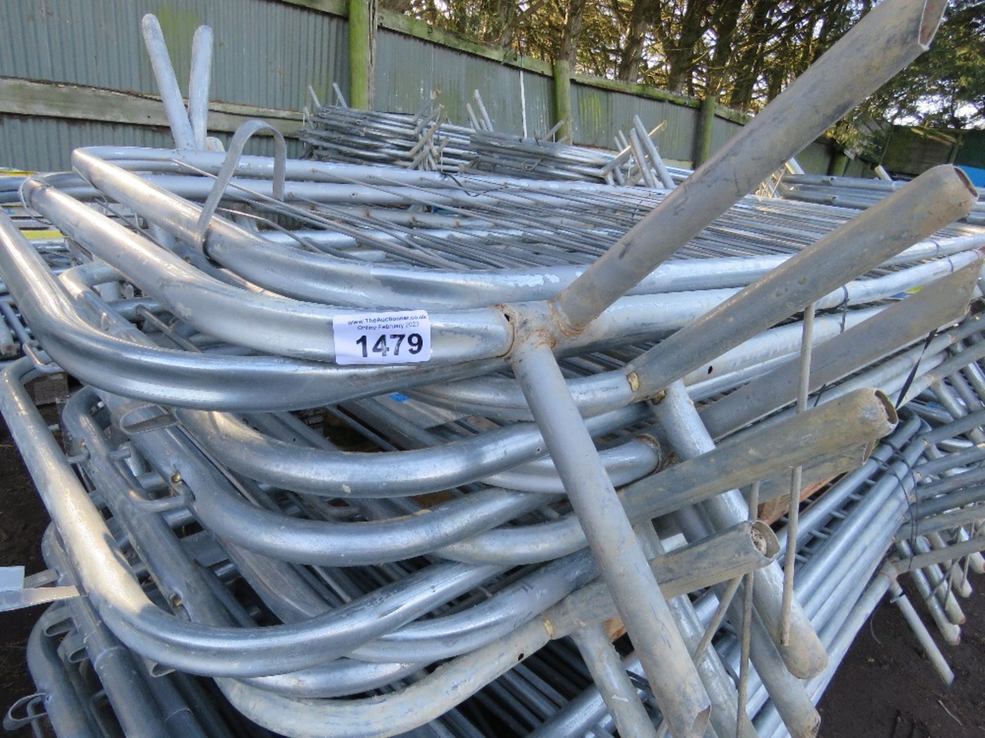 BUNDLE CONTAINING 15NO QUALITY GALVANISED CROWD BARRIERS, MAINLY SMARTWELD BRAND. MANY APPEAR UNUSED - Image 2 of 2