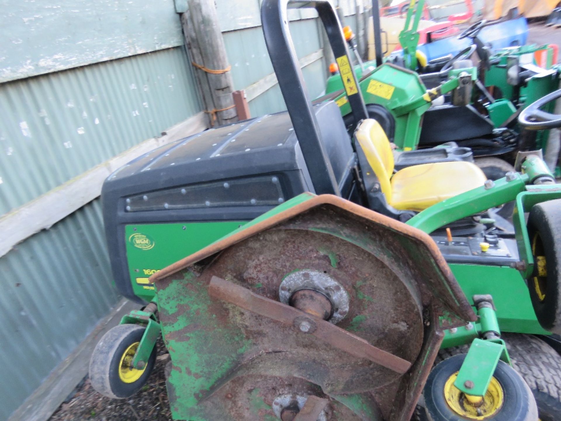 JOHN DEERE WAM 1600T 4 WHEEL DRIVE BATWING MOWER, YEAR 2008 APPROX. 2931 REC HOURS. WHEN TESTED WAS - Image 6 of 10