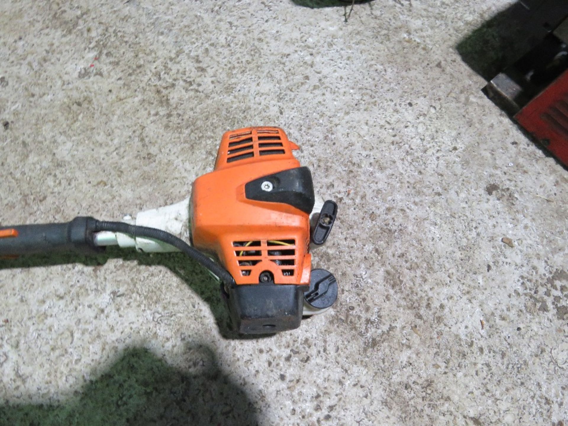 STIHL LONG REACH HEDGE CUTTER. DIRECT FROM LOCAL GROUNDS MAINTAINCE COMPANY HAVING RECENTLY CLOSED A - Image 2 of 6