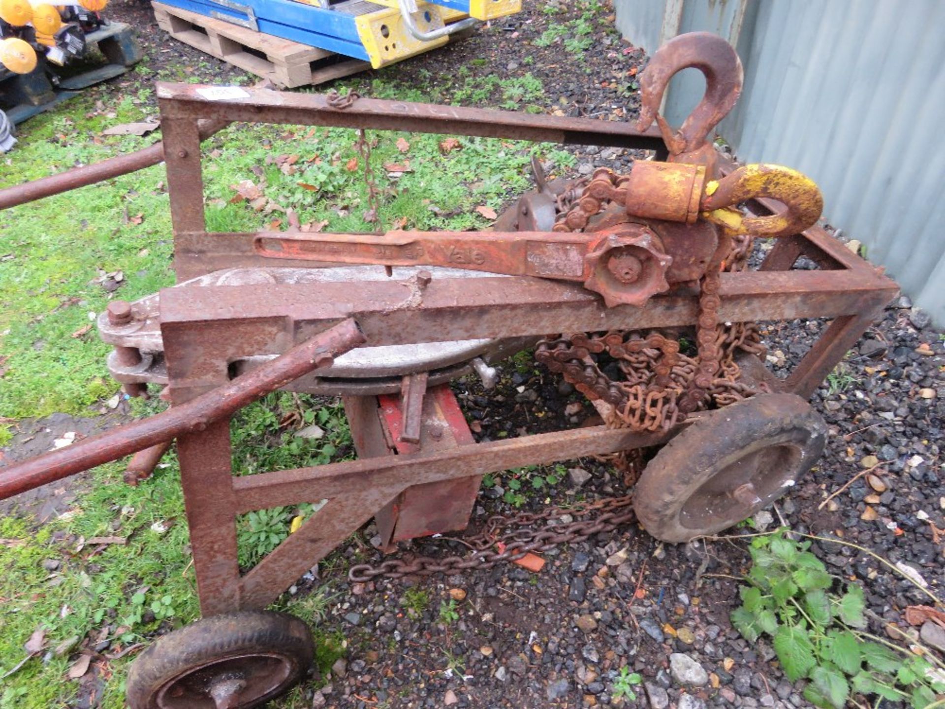BOTTLE TROLLEY PLUS 4 X ASSORTED WINCHES/CHAIN HOISTS. THIS LOT IS SOLD UNDER THE AUCTIONEERS MAR - Image 5 of 6