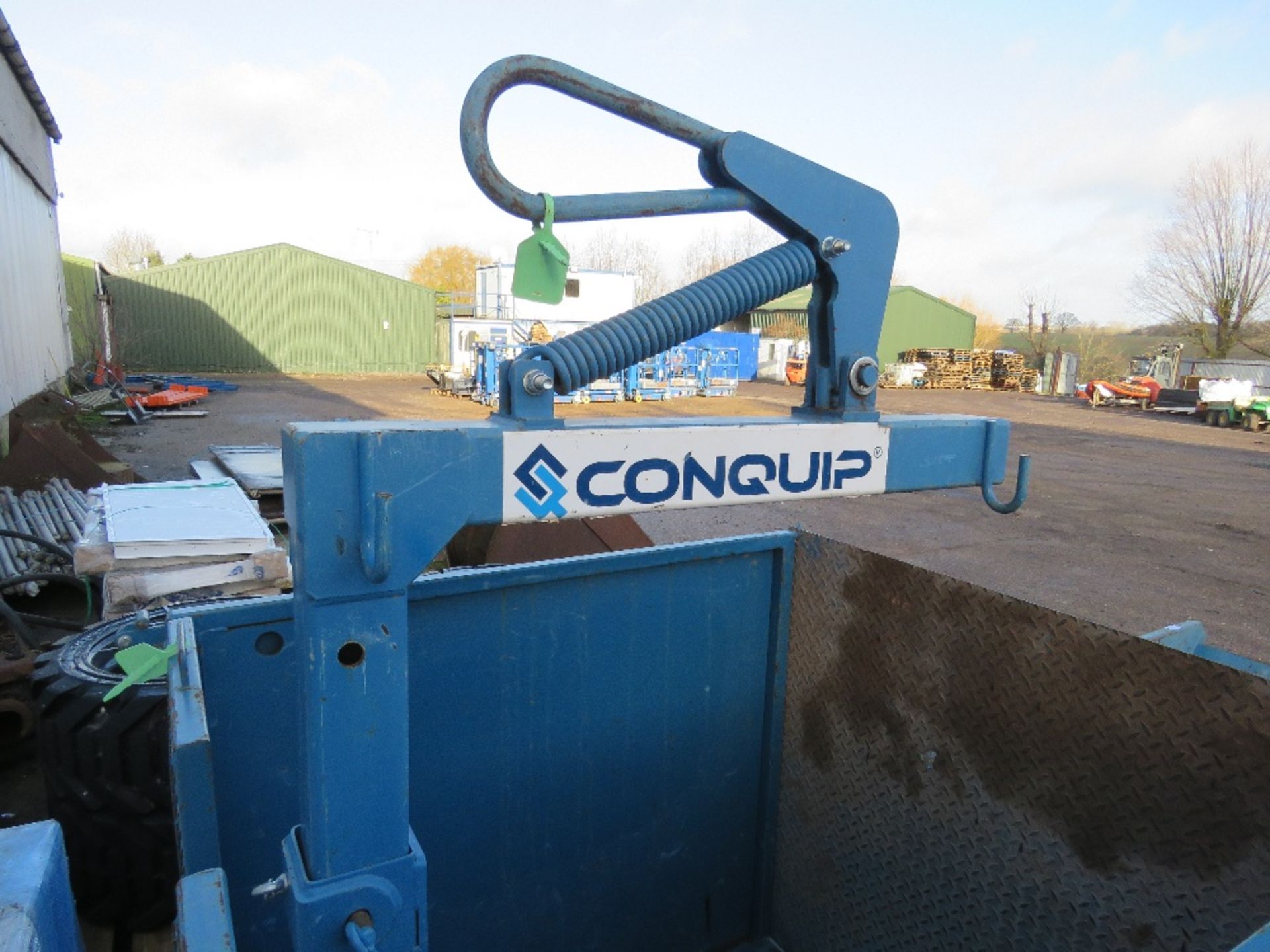 CONQUIP 2 TONNE RATED CRANE FORKS WITH EQUIPMENT TRANSPORT SKIP/STILLAGE CONTAINER WITH DROP RAMP, - Image 3 of 11