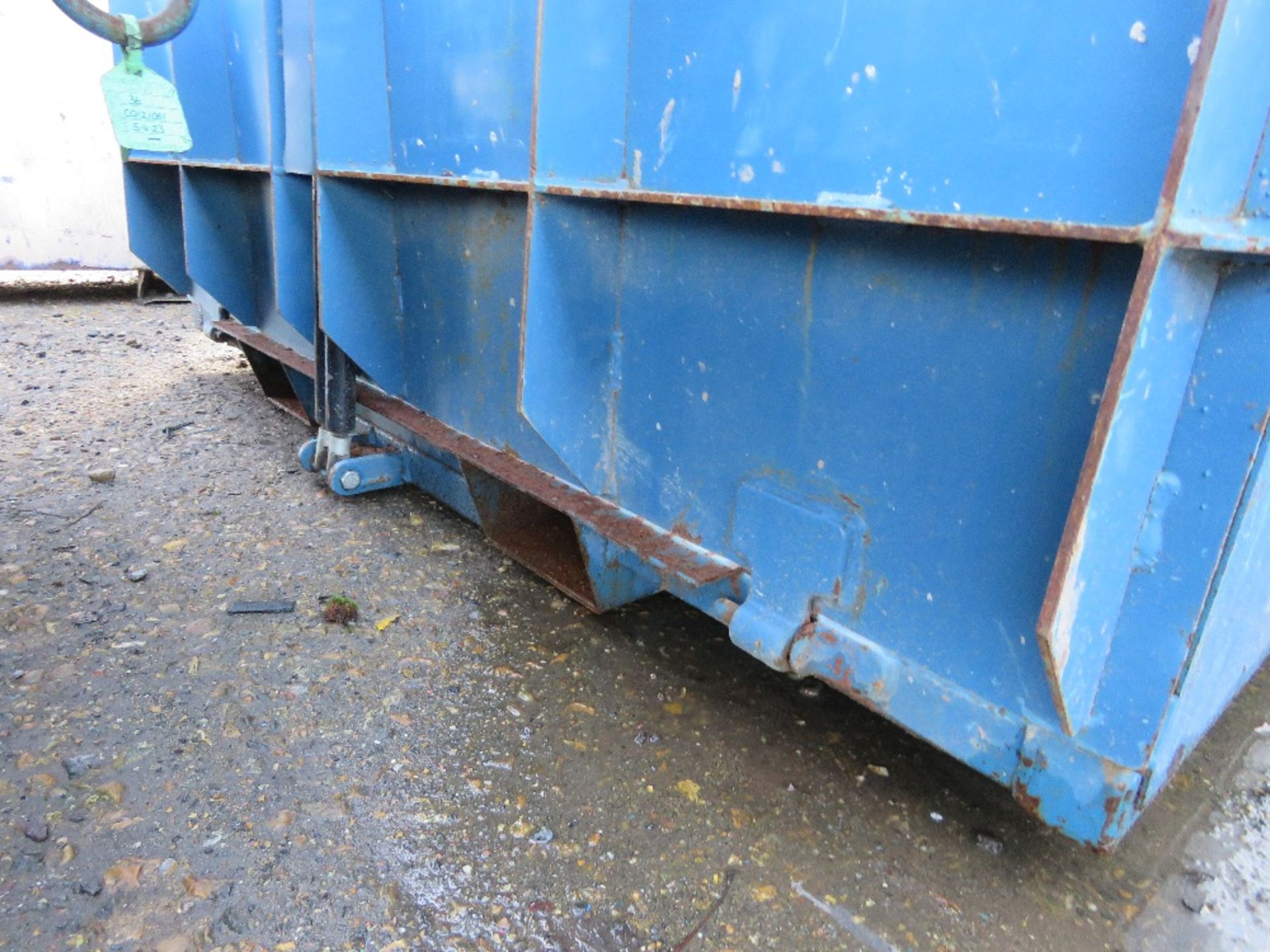 CONQUIP 2 TONNE RATED CRANE FORKS WITH EQUIPMENT TRANSPORT SKIP/STILLAGE CONTAINER WITH DROP RAMP, - Image 6 of 11