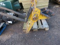 SET OF EXCAVATOR MOUNTED PALLET FORKS ON 45MM PINS. THIS LOT IS SOLD UNDER THE AUCTIONEERS MARGIN