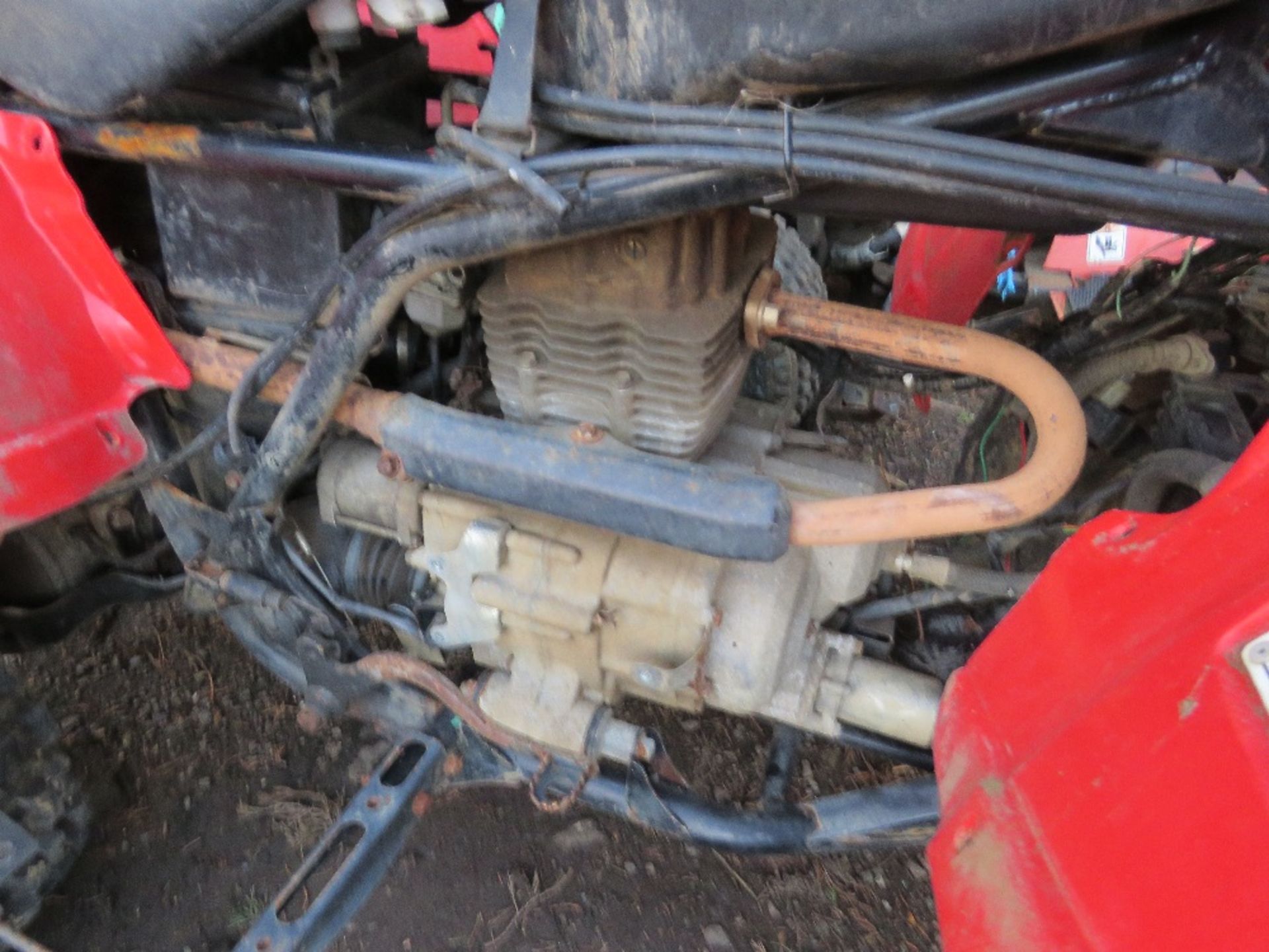 HONDA TRX250 2WD QUAD BIKE, SPARES/REPAIR (VENDORS COMMENTS: SOME TIME AGO THE ENGINE RAN BUT WOULD - Image 4 of 7