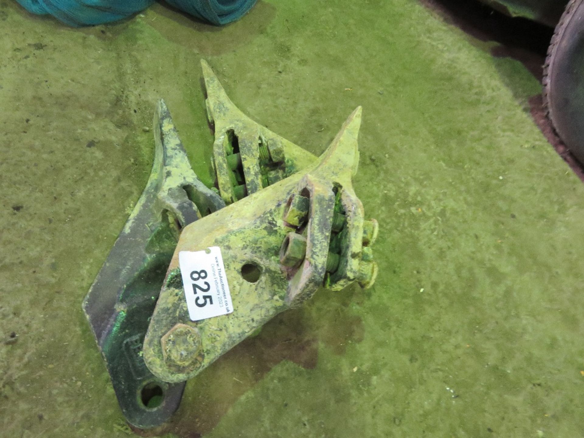 3 X BUCKET SIDE CUTTER TEETH. COMPANY LIQUIDATION STOCK. THIS LOT IS SOLD UNDER THE AUCTIONEERS MA - Image 2 of 3