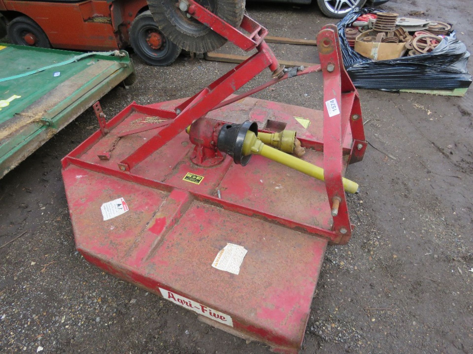 BIG BEE 5FT WIDE AGRICULTURAL TRACTOR MOUNTED TOPPER. WITH PTO SHAFT. THIS LOT IS SOLD UNDER THE