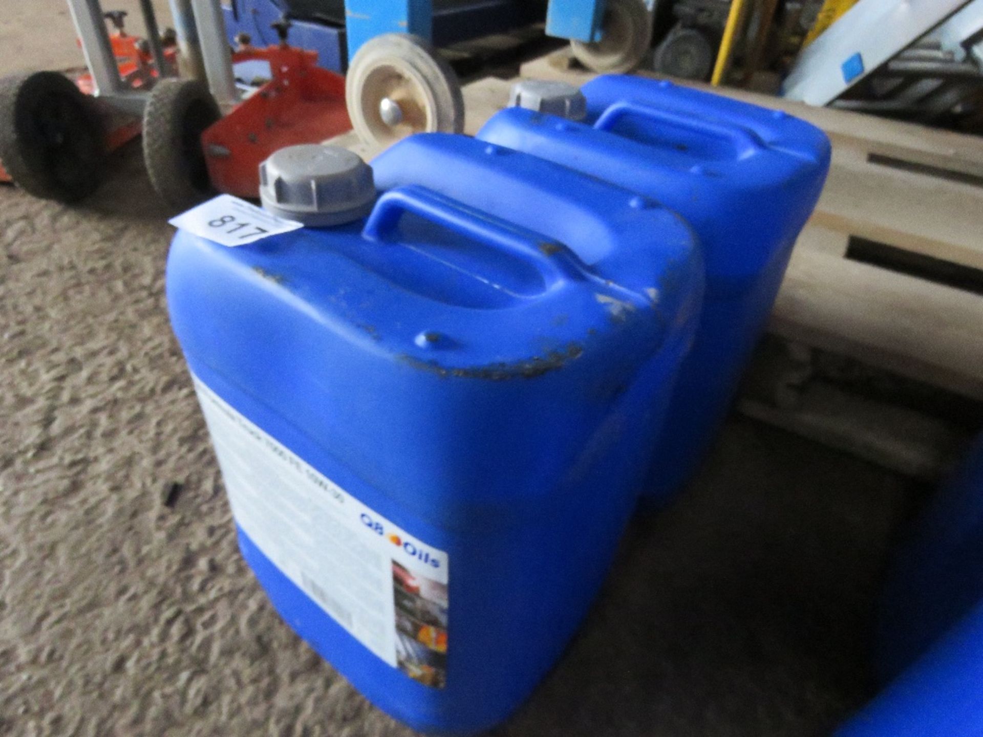 2 X 20LITRE DRUMS OF Q8 FORMULA TRUCK 7000E FE 10W-30 ENGINE OIL. THIS LOT IS SOLD UNDER THE AUCT