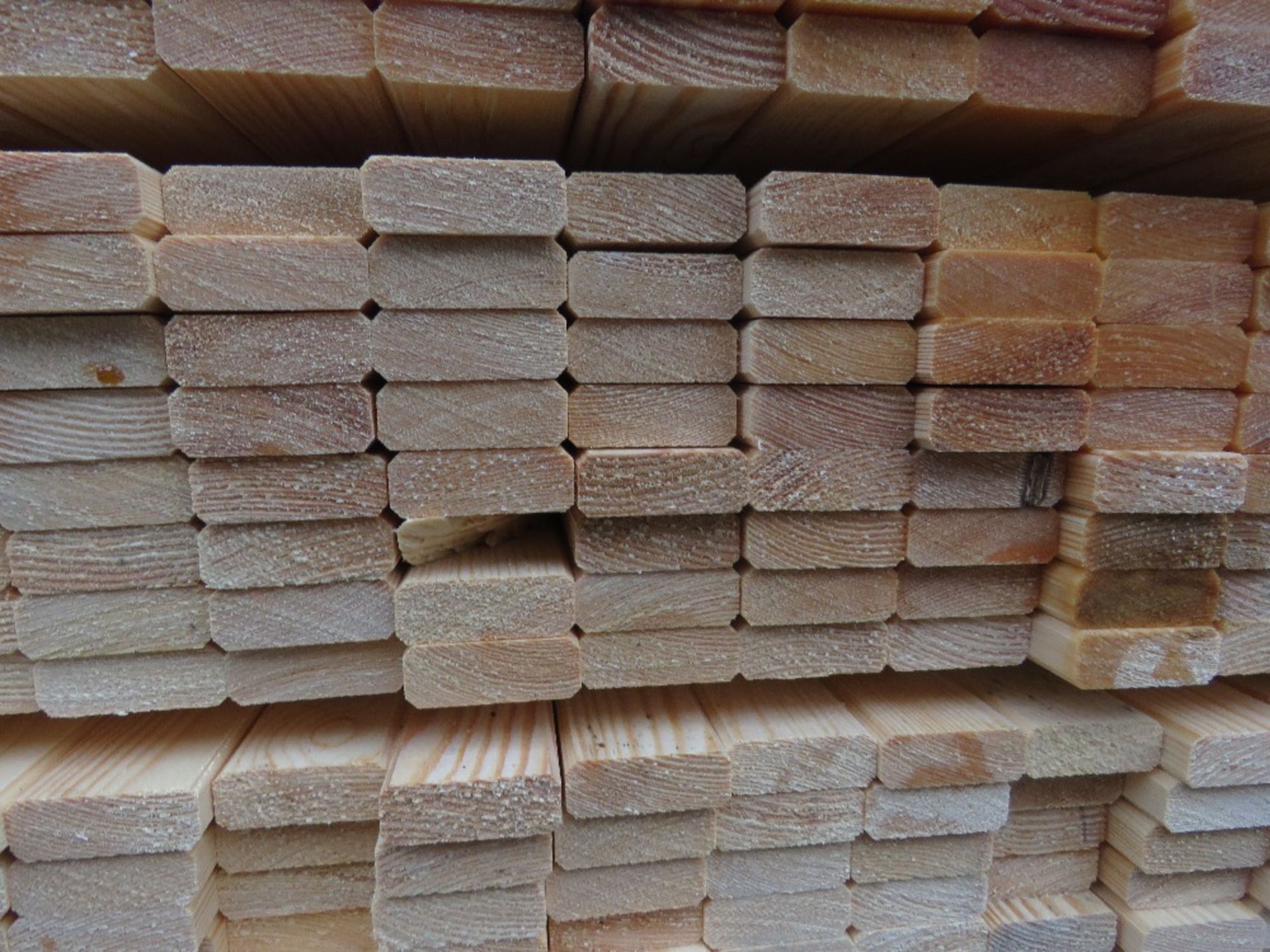 2 X PACKS OF UNTREATED VENETIAN FENCE TIMBER CLADDING SLATS: 1.83M AND 1.73M LENGTH X 17MM DEPTH X 4 - Image 5 of 6