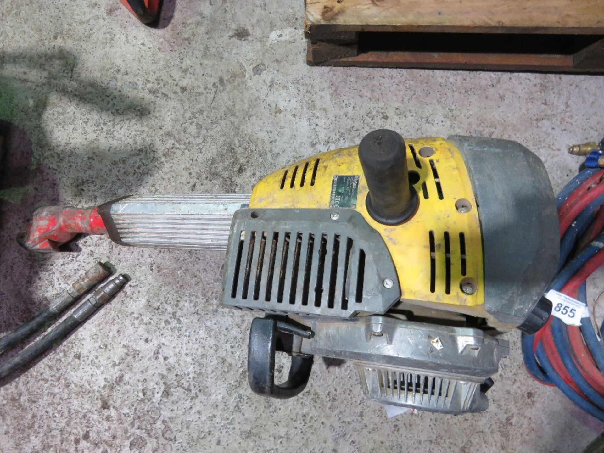 WACKER NEUSON UPRIGHT PETROL BREAKER. THIS LOT IS SOLD UNDER THE AUCTIONEERS MARGIN SCHEME, THERE - Image 3 of 4