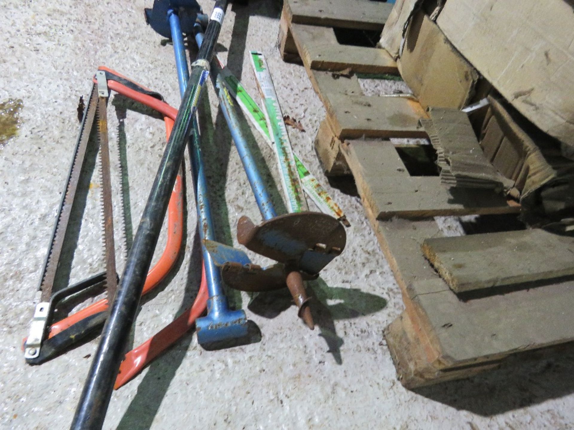 2 X MANUAL POST HOLE BORERS PLUS A HAND HELD RAMMER. - Image 3 of 3