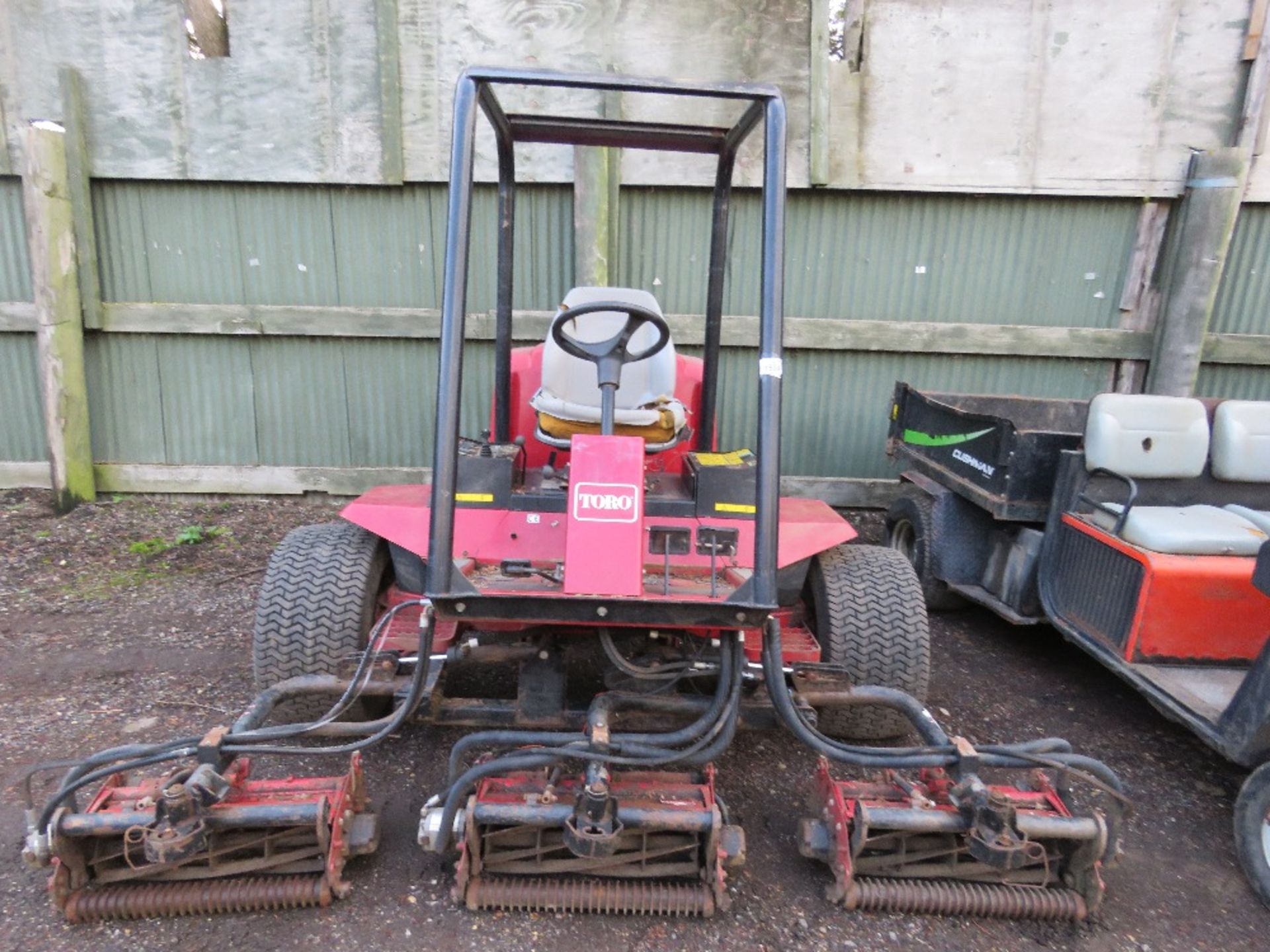TORO REELMASTER 6500D 5 GANG 4WD MOWER, EX GOLF COURSE. WHEN TESTED WAS SEEN TO RUN, DRIVE AND BLADE