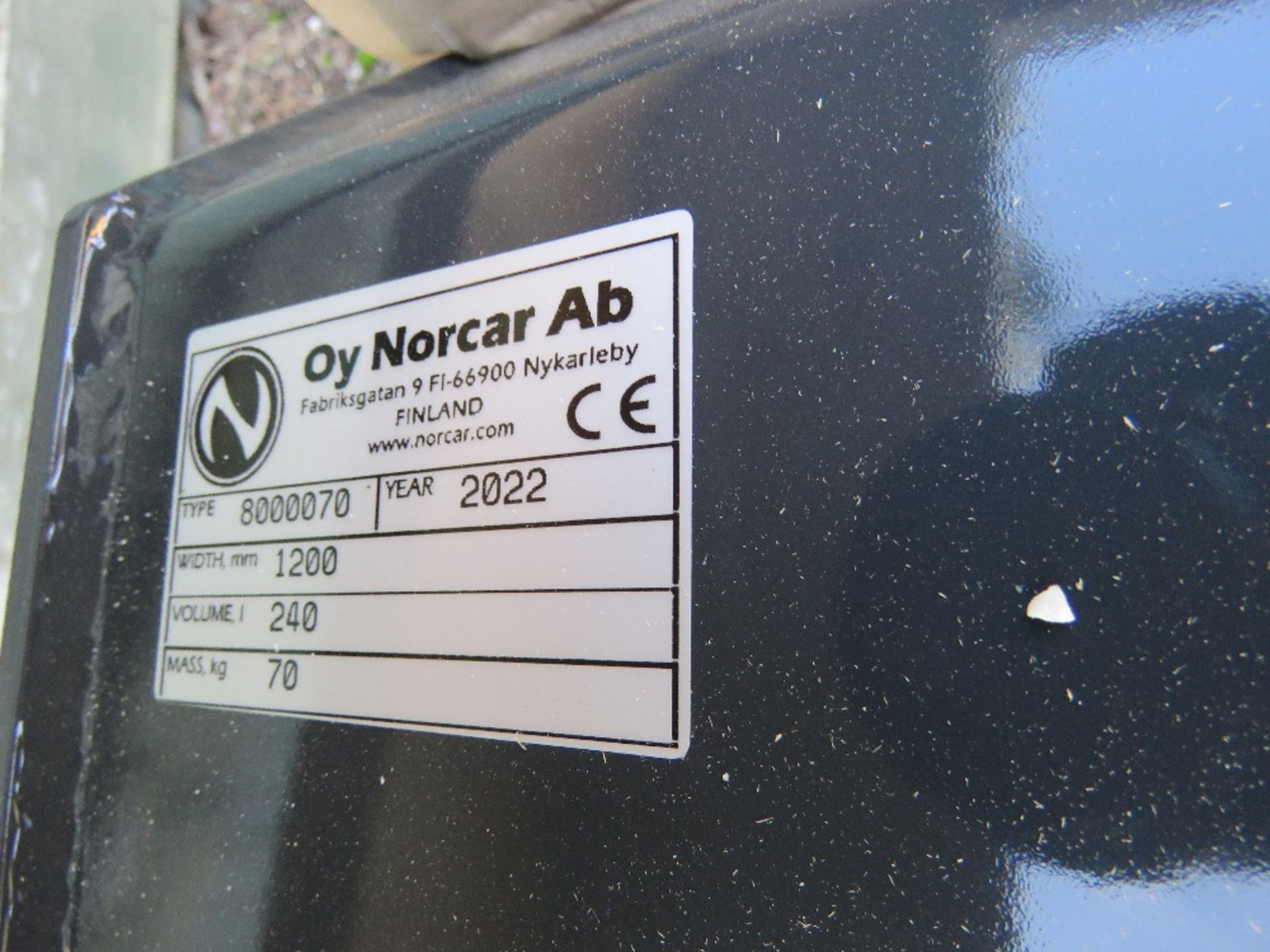 2 X NORCAR BRANDED 1.2M WIDE LOADER BUCKETS WITH BRACKETS TO FIT AVANT, MULTI ONE OR NORCAR LOADERS, - Image 4 of 4