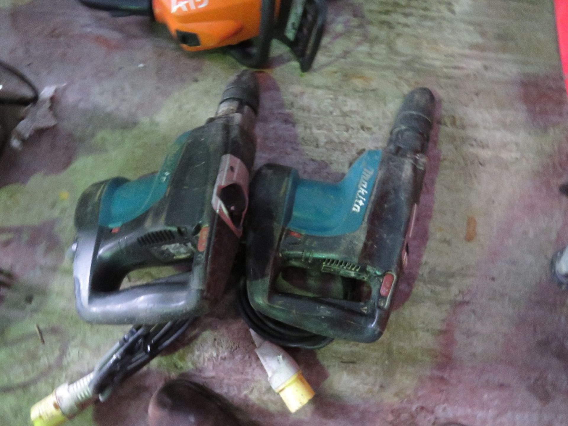 2 X MAKITA 110VOLT BREAKER DRILLS. THIS LOT IS SOLD UNDER THE AUCTIONEERS MARGIN SCHEME, THEREFOR - Image 2 of 4