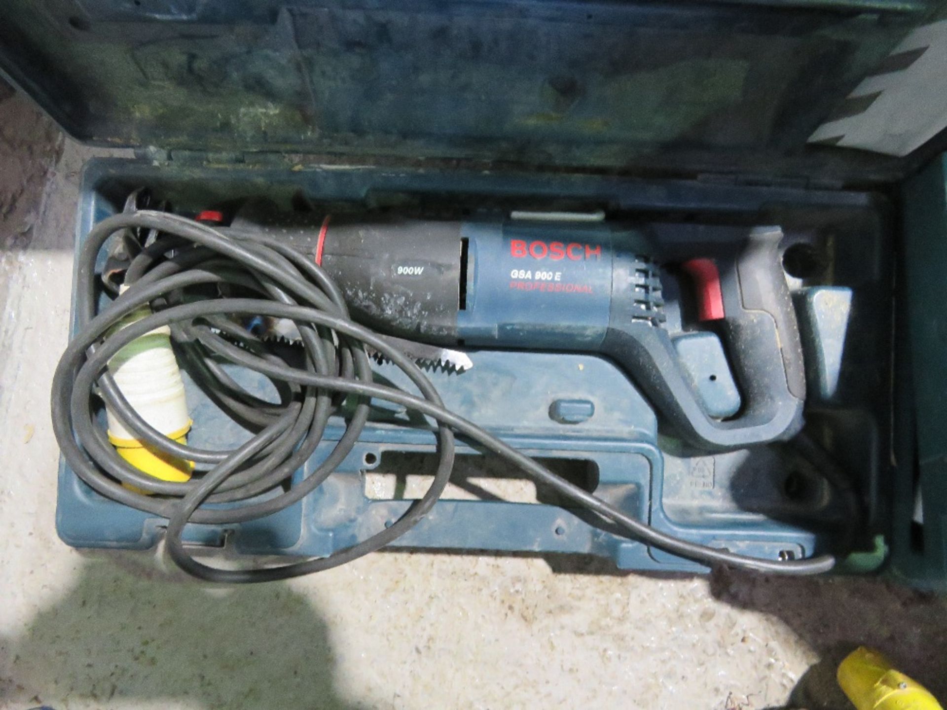 SKIL 110VOLT CIRCULAR SAW PLUS A BOSCH RECIP SAW. THIS LOT IS SOLD UNDER THE AUCTIONEERS MARGIN S - Image 4 of 5