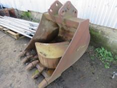 EXCAVATOR BUCKET, 3FT WIDTH ON 60MM PINS APPROX PLUS A SMALLER ONE.