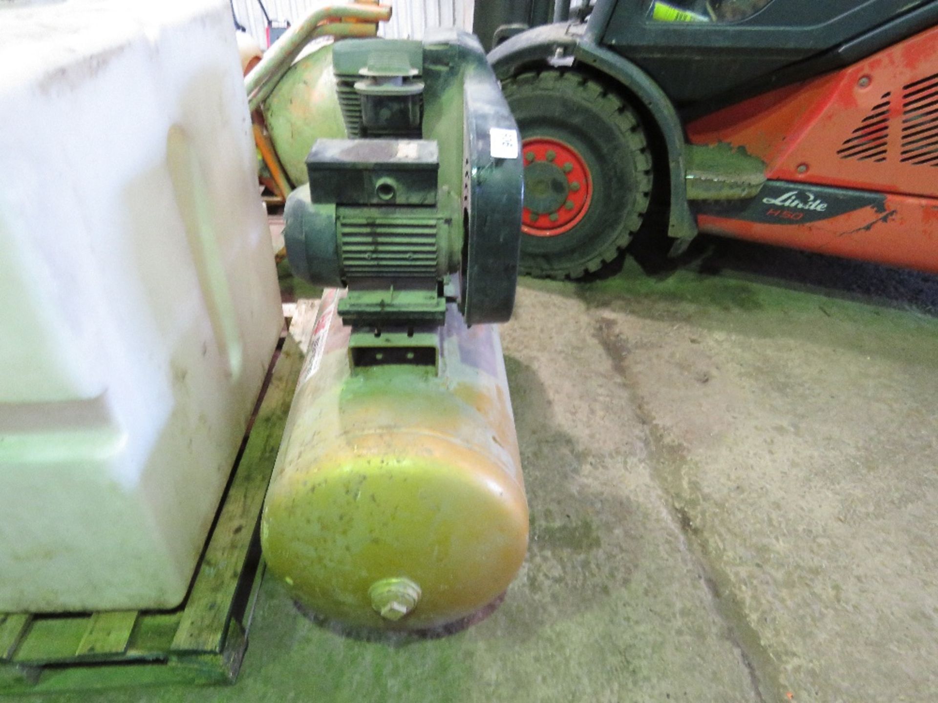 LARGE SIZED 240VOLT POWERED WORKSHOP COMPRESSOR. THIS LOT IS SOLD UNDER THE AUCTIONEERS MARGIN SCHE - Image 2 of 4