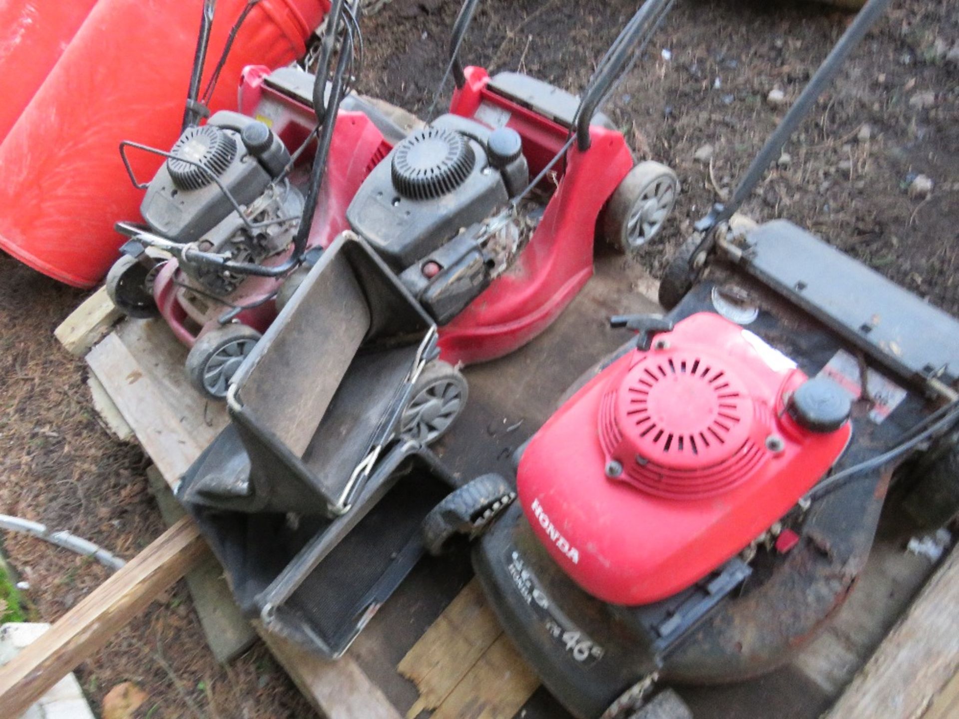 3 X PETROL ENGINED LAWNMOWERS. THIS LOT IS SOLD UNDER THE AUCTIONEERS MARGIN SCHEME, THEREFORE NO - Image 2 of 2