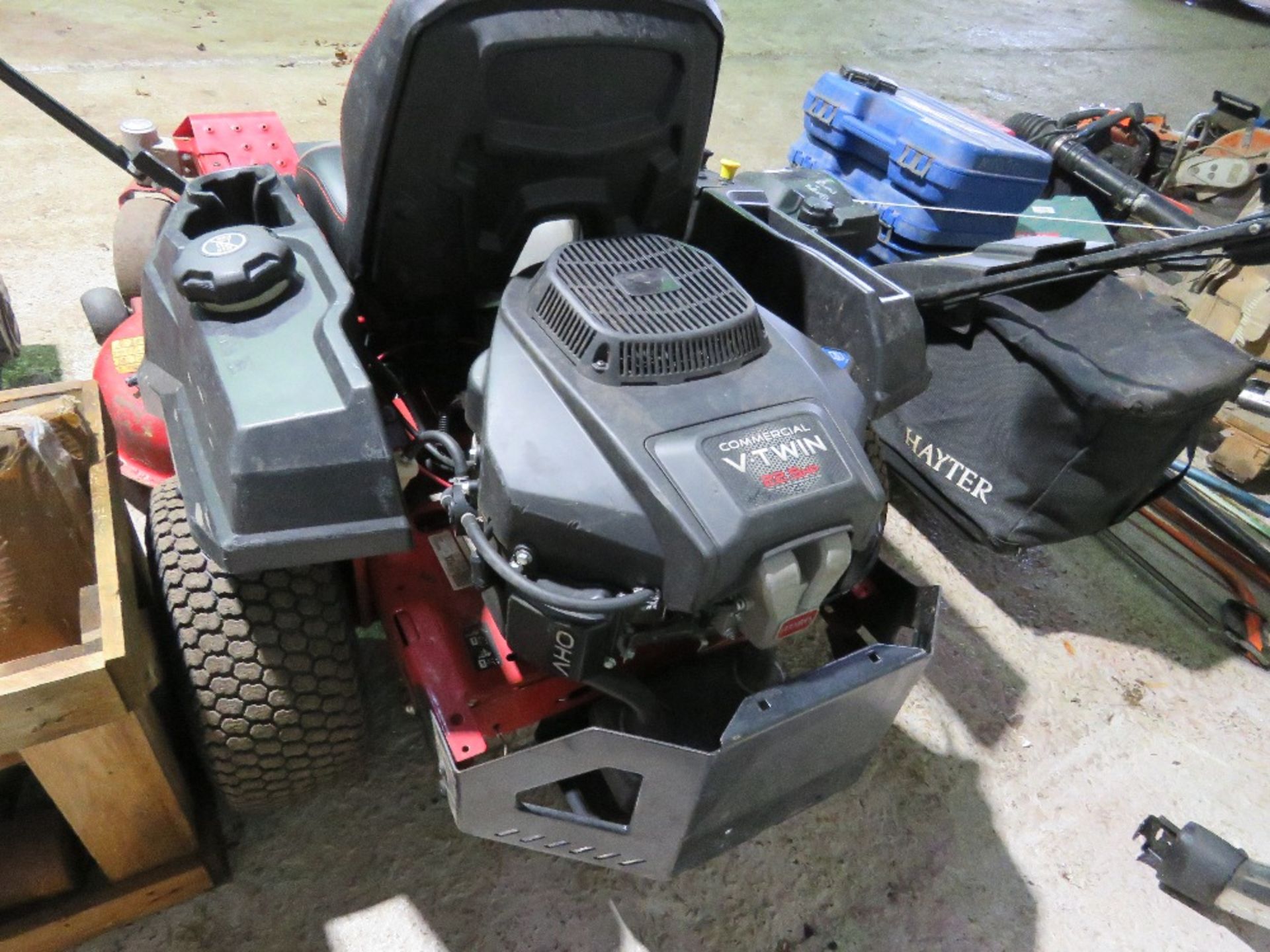 TORO TIMECUTTER ZERO TURN RIDE ON MOWER WITH 22.5HP PETROL ENGINE, YEAR 2022 BUILD. DIRECT FROM LOCA - Image 7 of 11