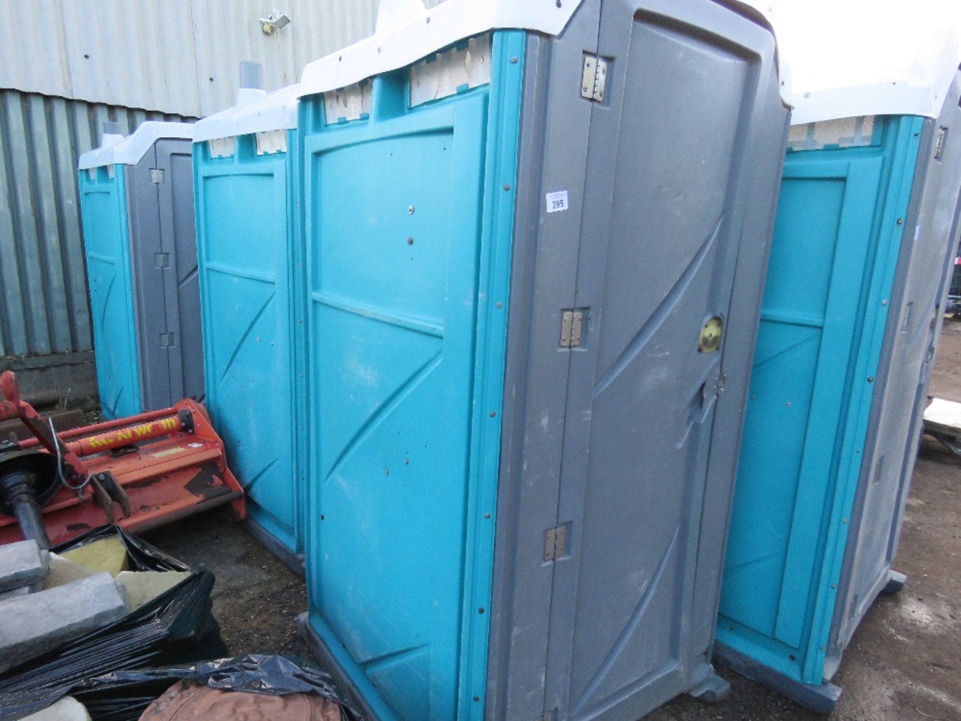 PORTABLE SITE TOILET WITH WASHBASIN. CLEANED AND BLUE DETERGENT ADDED READY FOR USE. THIS LOT IS