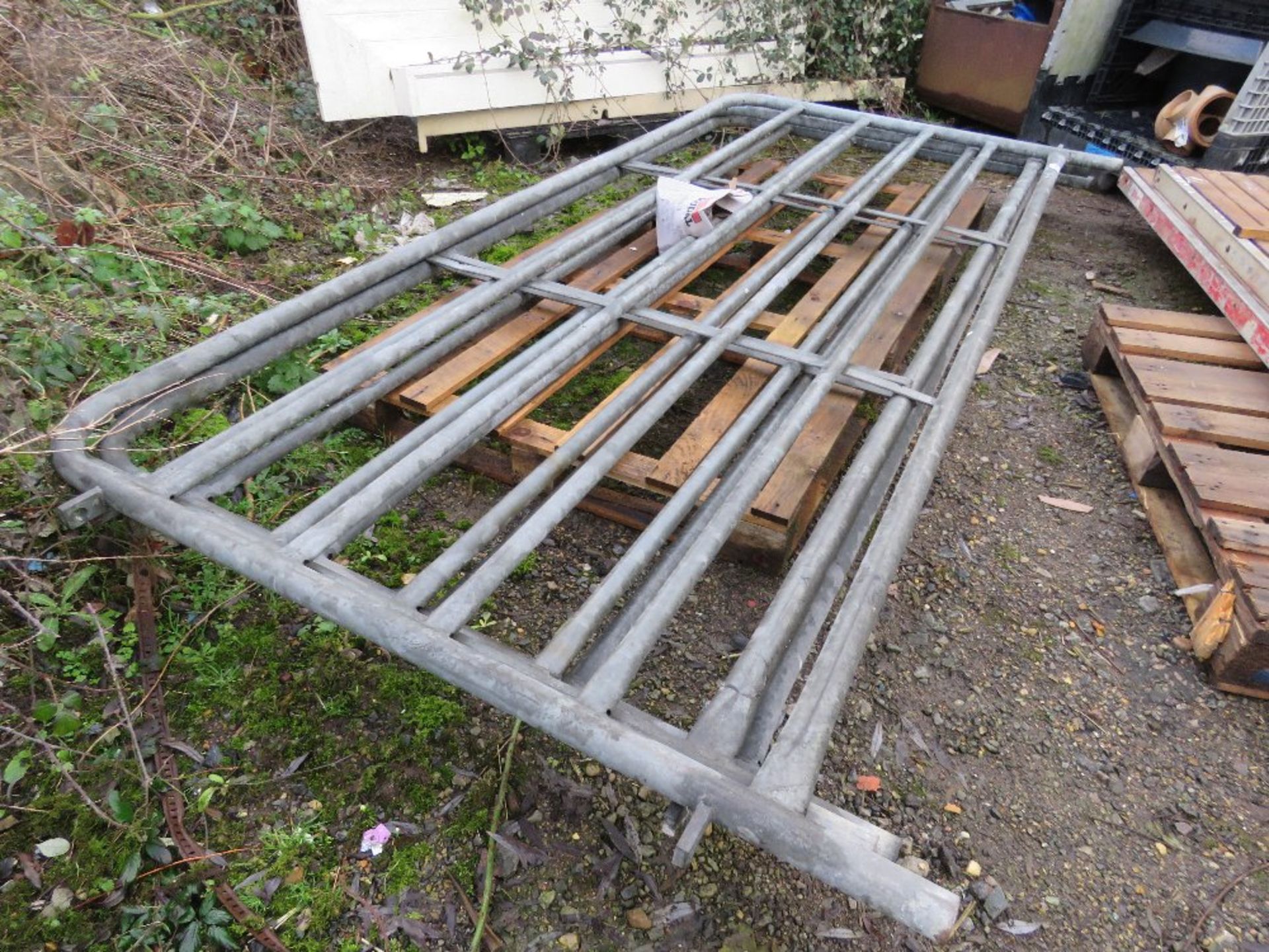 3 X HEAVY DUTY GALVANISED LIVESTOCK GATES/HURDLES 10FT LENGTH APPROX. THIS LOT IS SOLD UNDER THE