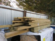 PALLET OF ASSORTED FENCING TIMBERS AND POSTS.
