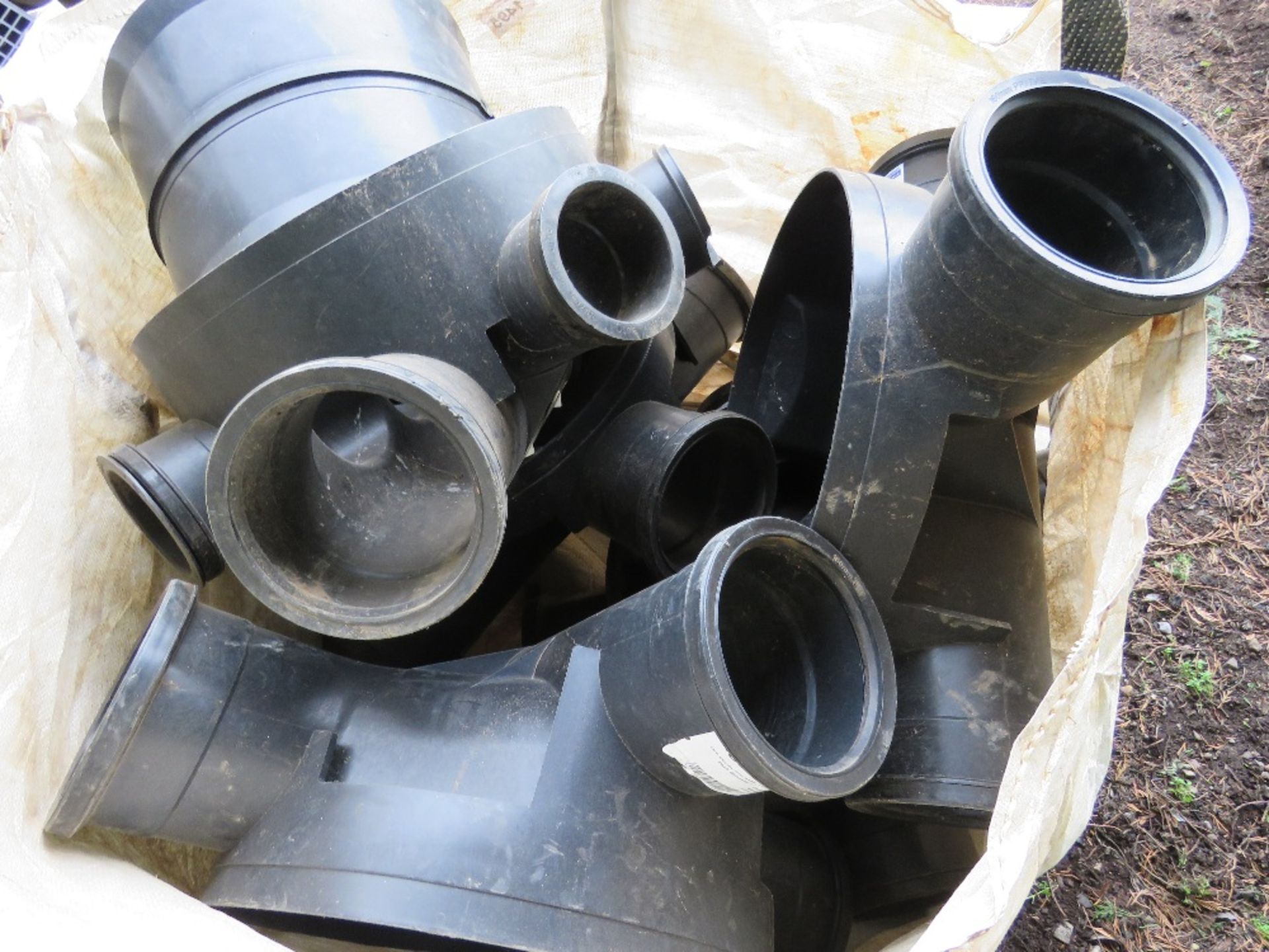 2 X BULK BAGS CONTAINING ASSORTED BLACK PLASTIC DRAINAGE AND MANHOLE FITTINGS . DIRECT FROM COMPANY - Image 3 of 5