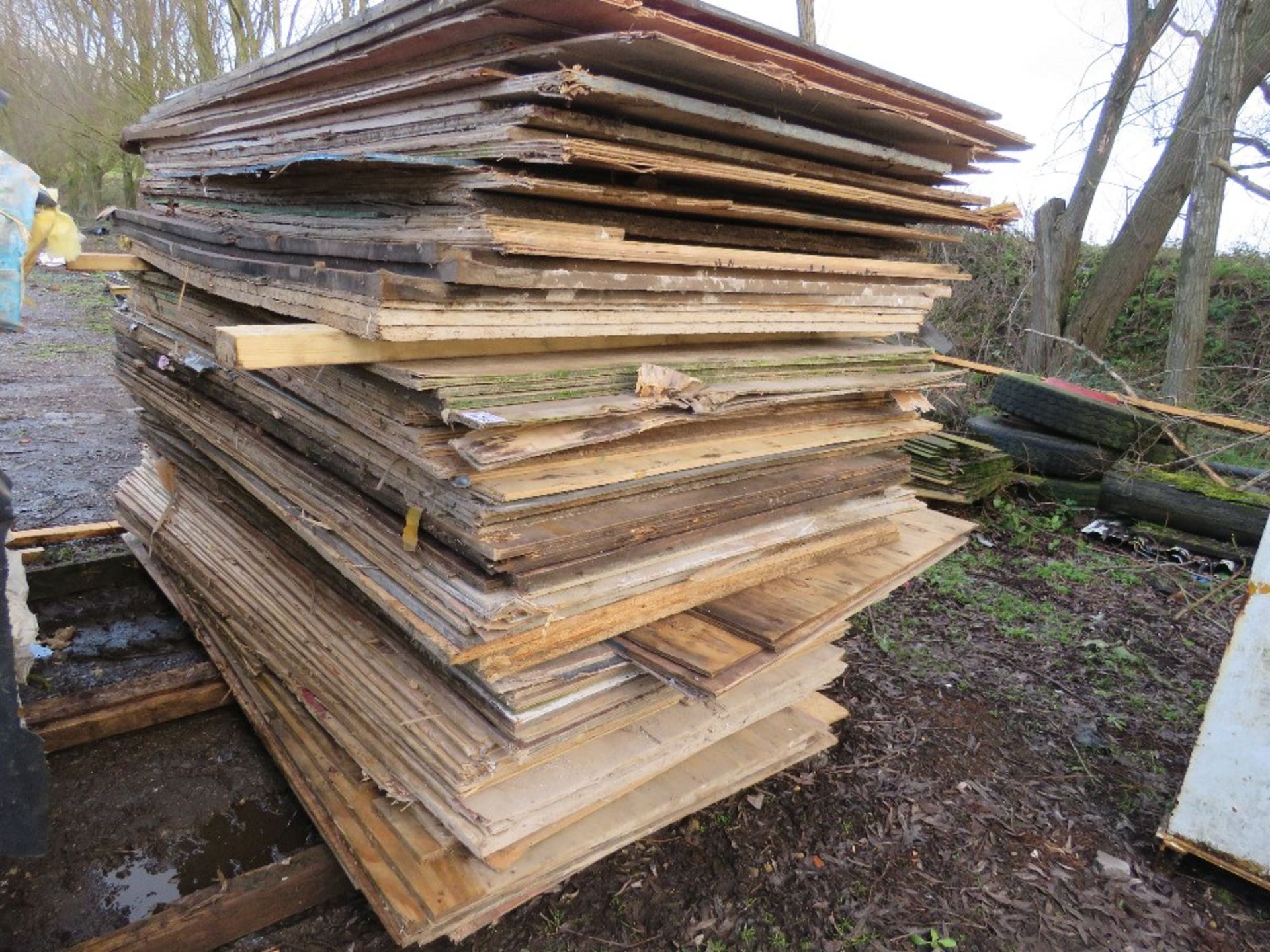 STACK OF PRE USED PLYWOOD AND OTHER SHEETS, 80NO APPROX, PLUS SOME HALF SHEETS. THIS LOT IS SOL