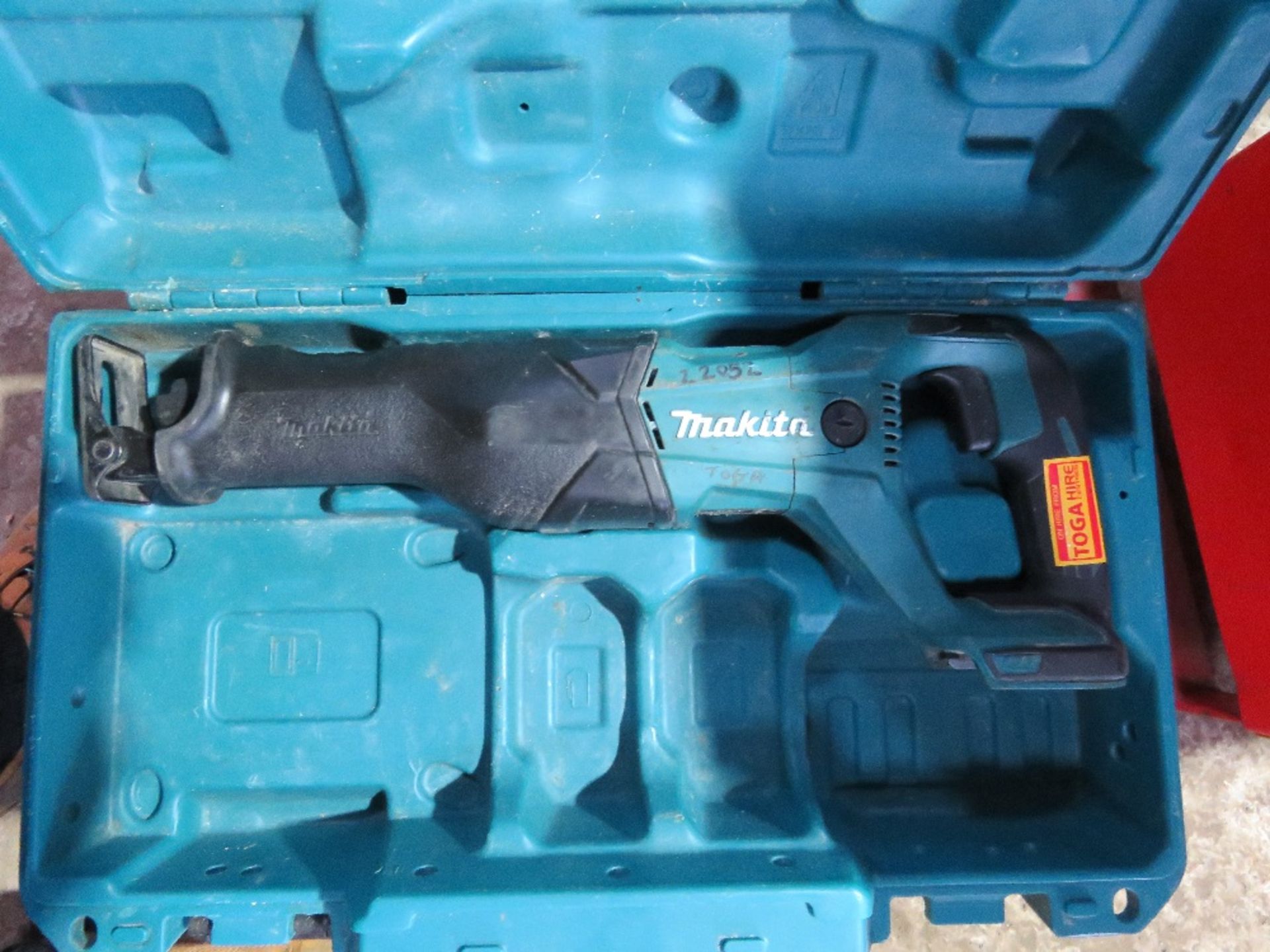 3 X MAKITA BATTERY POWER TOOLS, INCOMPLETE: GRINDER, RECIP SAW, DRILL. - Image 3 of 4