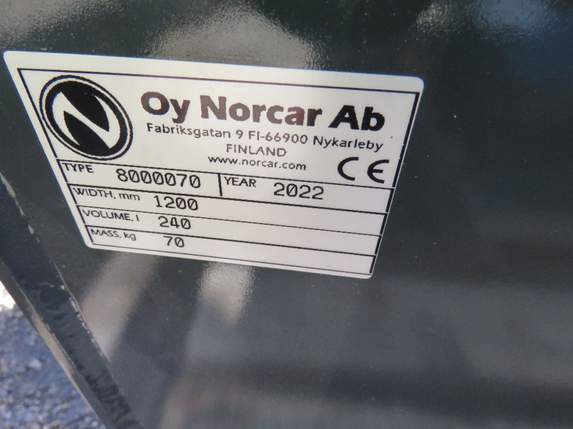 NORCAR BRANDED 1.2M WIDE LOADER BUCKET WITH BRACKETS TO FIT AVANT, MULTI ONE OR NORCAR LOADERS, 0.24 - Image 3 of 3