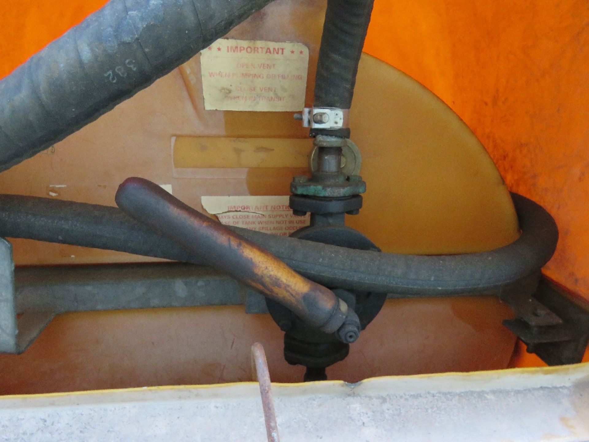 BUNDED FUEL BOWSER WITH HAND PUMP AND HOSE. - Image 5 of 6