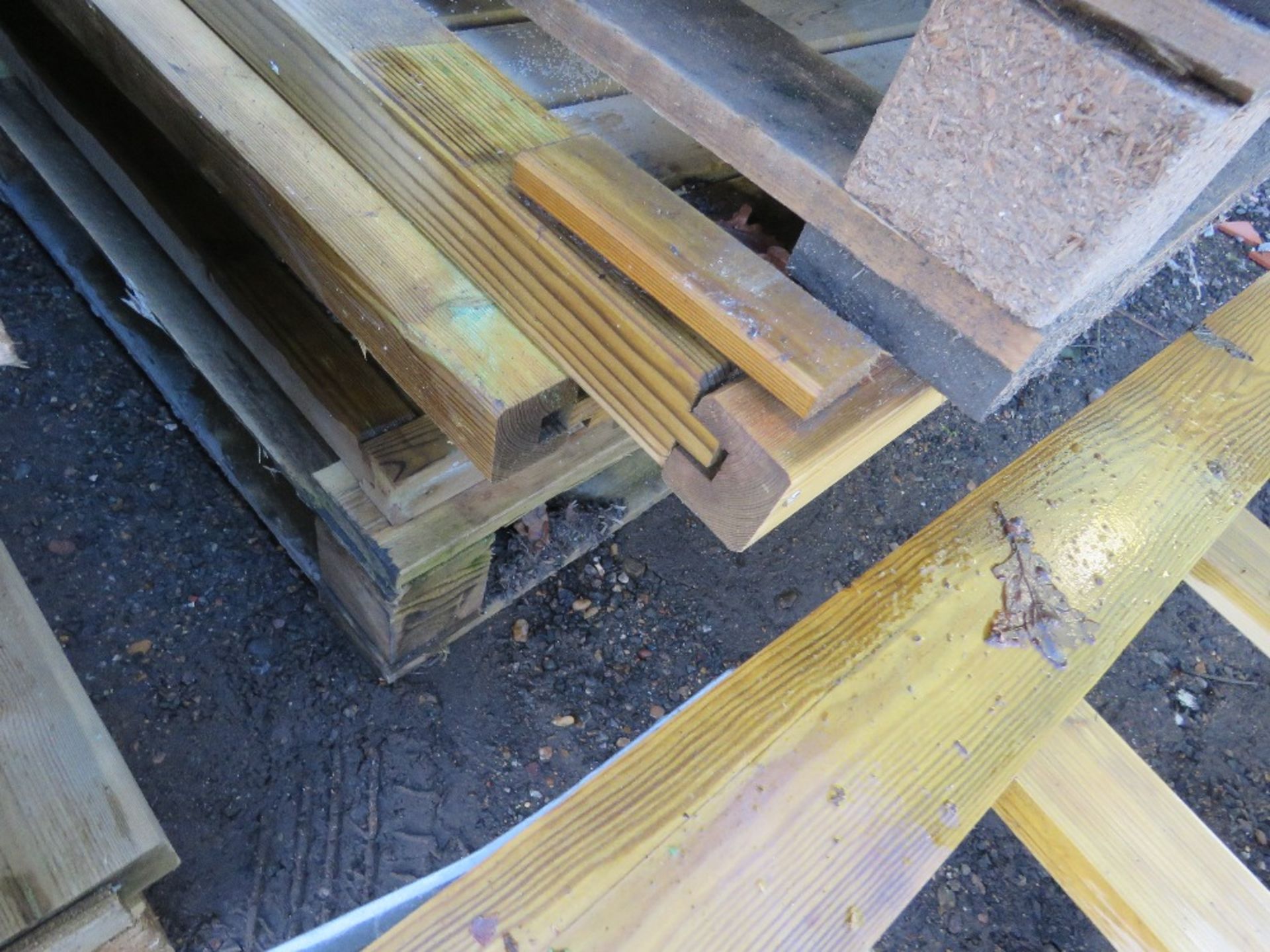 STACK OF ASSORTED WOODEN FENCE PANELS, 24NO IN TOTAL APPROX. - Image 4 of 4