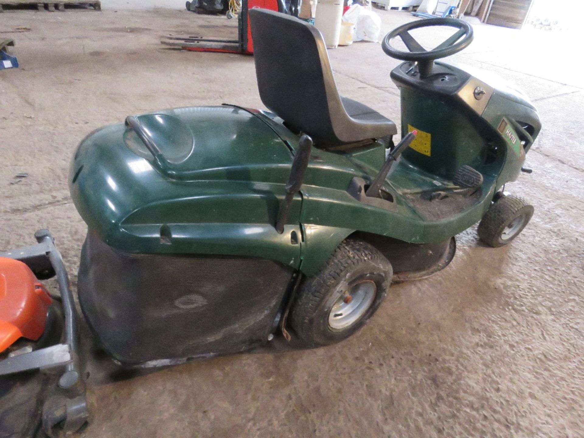 HAYTER HERITAGE RS82 RIDE ON HYDRO MOWER WITH COLLECTOR - Image 6 of 6