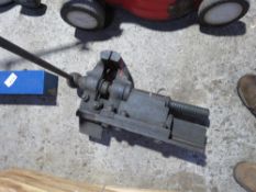 HEAVY DUTY WORKSHOP VICE. THIS LOT IS SOLD UNDER THE AUCTIONEERS MARGIN SCHEME, THEREFORE NO VAT