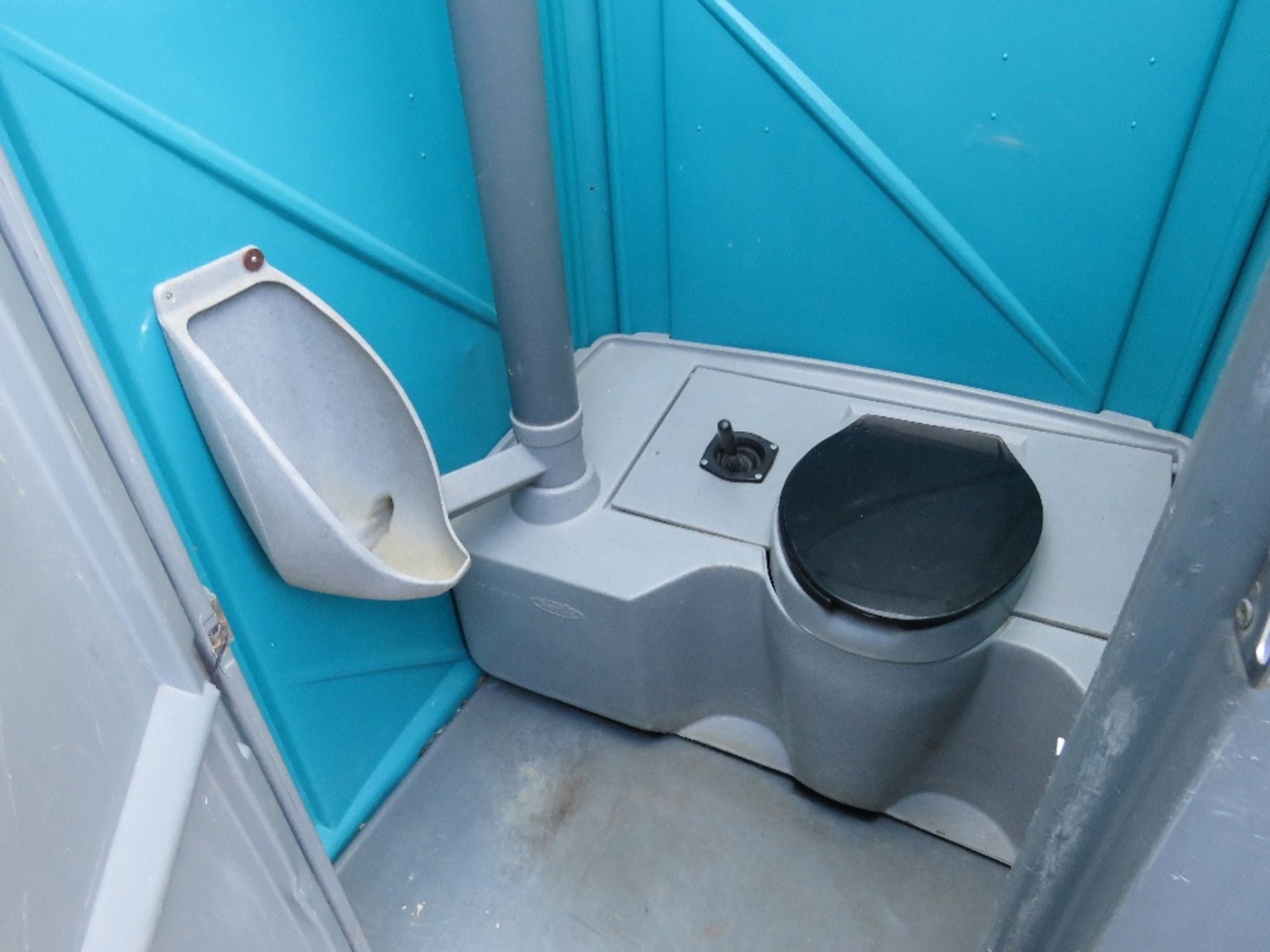 PORTABLE SITE TOILET WITH WASHBASIN AND URINAL CLEANED AND BLUE DETERGENT ADDED READY FOR USE. TH - Image 2 of 4