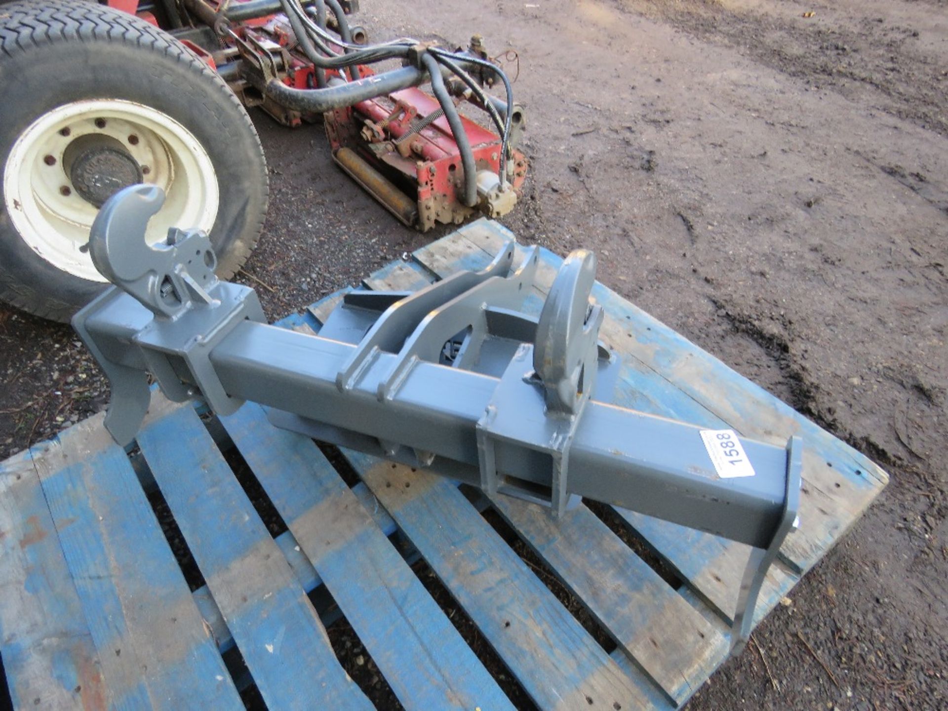 HEF TRACTOR IMPLEMENT 3 POINT LINKAGE ADAPTER UNIT WITH BRACKETS TO FIT AVANT, MULTI ONE OR NORCAR - Image 2 of 3