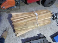 3 X BUNDLES OF WOODEN MARKING OUT PEGS, 90CM LENGTH APPROX. THIS LOT IS SOLD UNDER THE AUCTIONEER