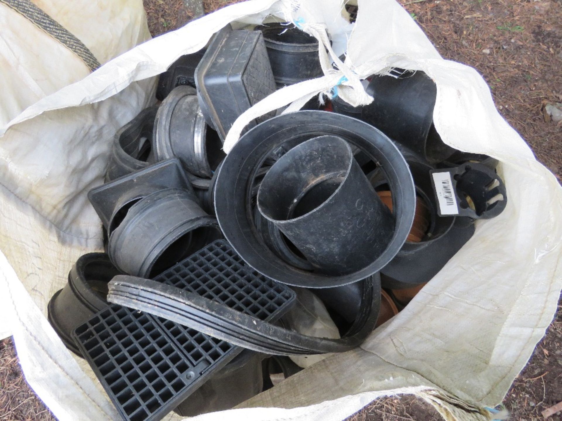 2 X BULK BAGS CONTAINING ASSORTED BLACK PLASTIC DRAINAGE AND MANHOLE FITTINGS . DIRECT FROM COMPANY - Image 4 of 5