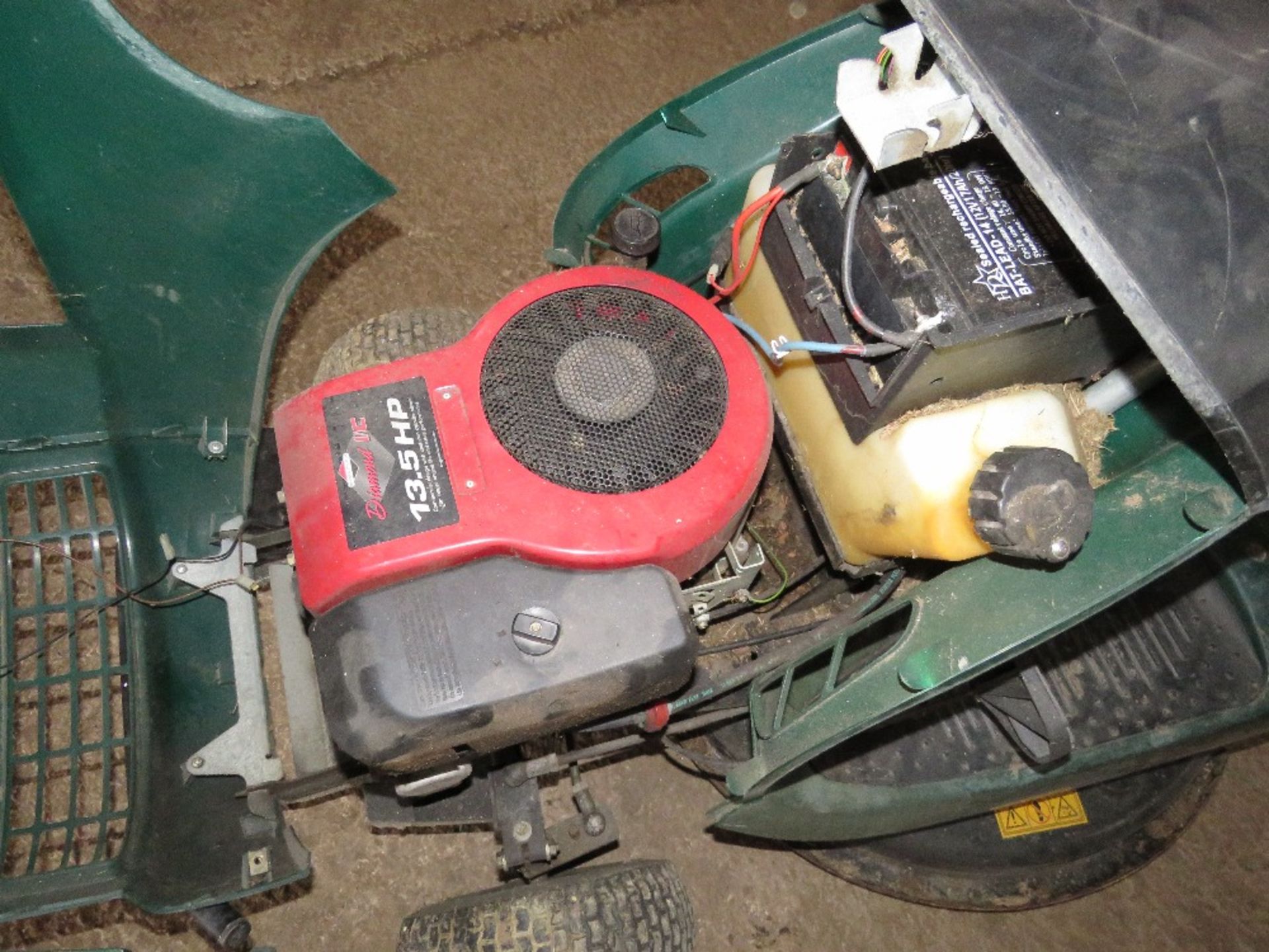 HAYTER HERITAGE RS82 RIDE ON HYDRO MOWER WITH COLLECTOR - Image 4 of 6