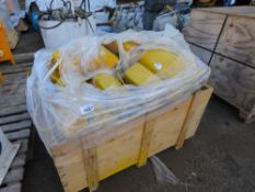 STILLAGE OF YELLOW YARD LIGHTS. THIS LOT IS SOLD UNDER THE AUCTIONEERS MARGIN SCHEME, THEREFORE N