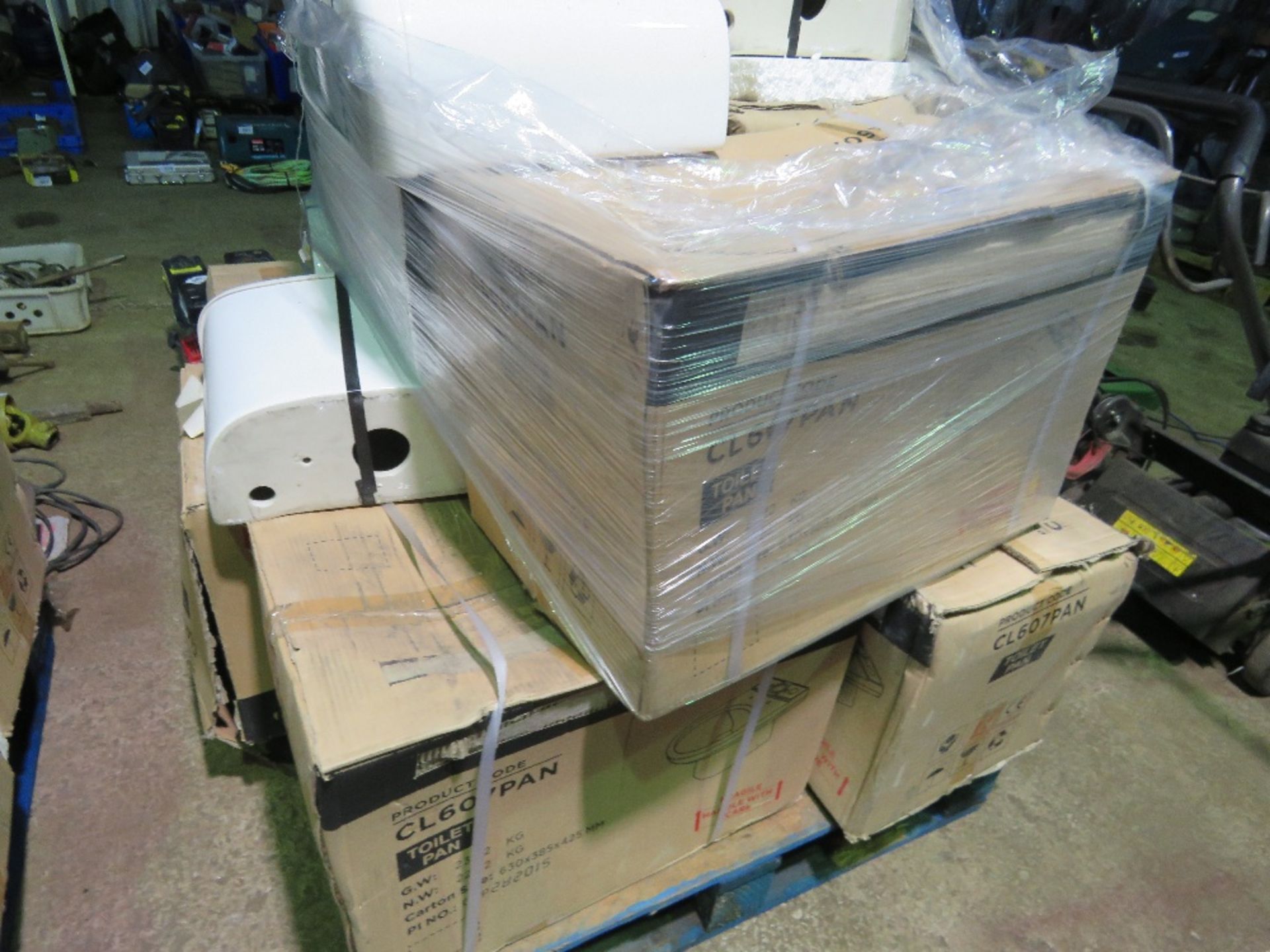 PALLET CONTAINING 7 X TOILET PANS WITH CISTERNS. SURPLUS TO DEVELOPMENT PROJECT. - Image 5 of 5