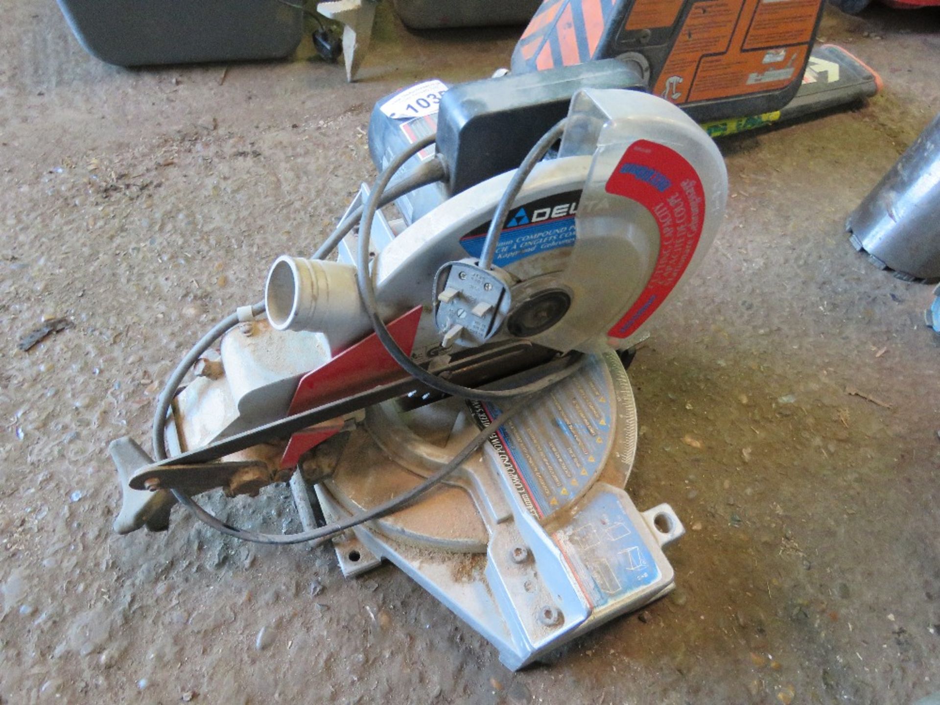 DELTA COMPAUND MITRE SAW, 240VOLT. SOURCED FROM COMPANY LIQUIDATION. THIS LOT IS SOLD UNDER THE AU - Image 3 of 5