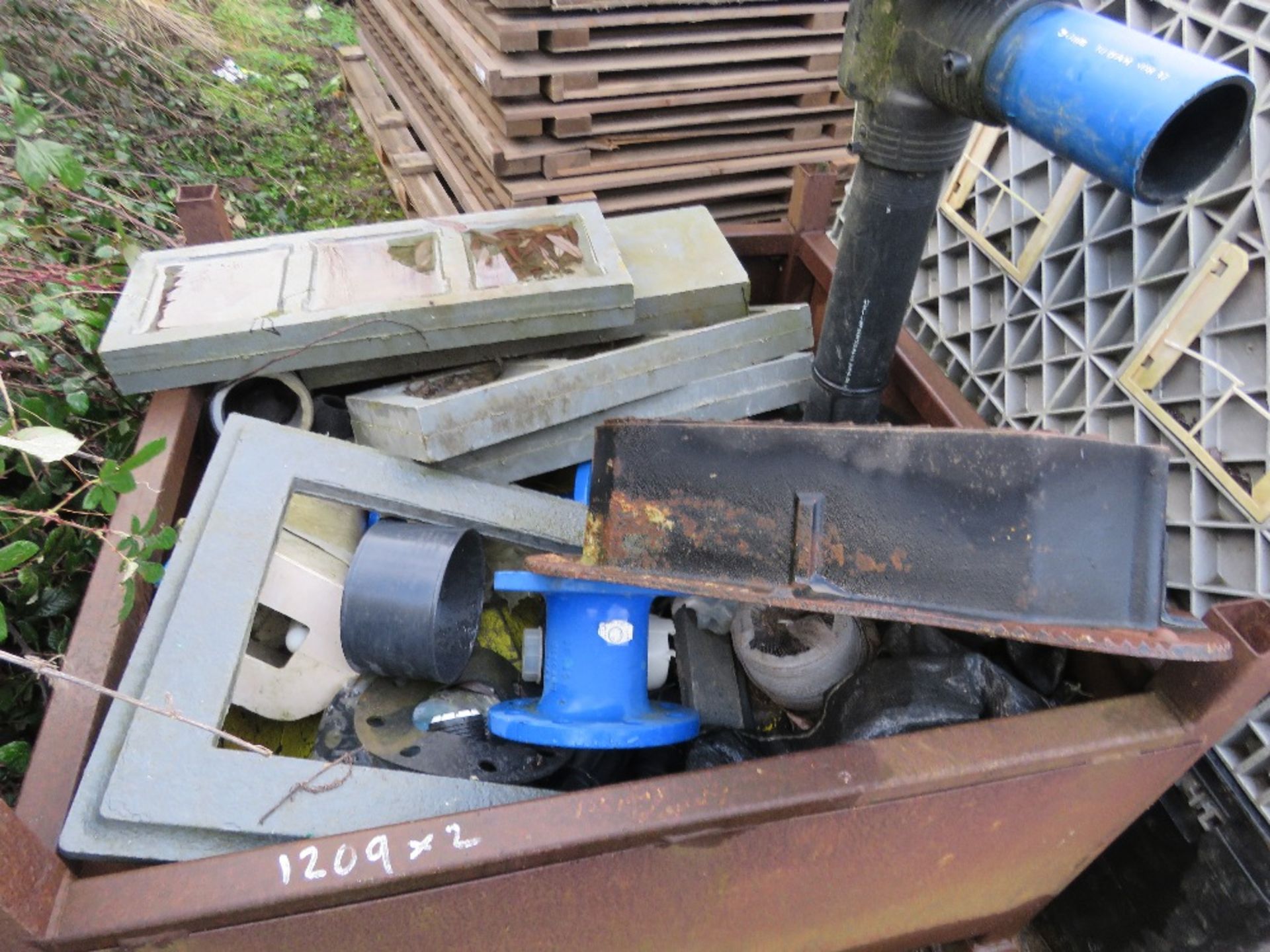 2 X STILLAGES OF DRAINAGE FITTINGS, COVERS ETC. THIS LOT IS SOLD UNDER THE AUCTIONEERS MARGIN SCH - Image 4 of 5