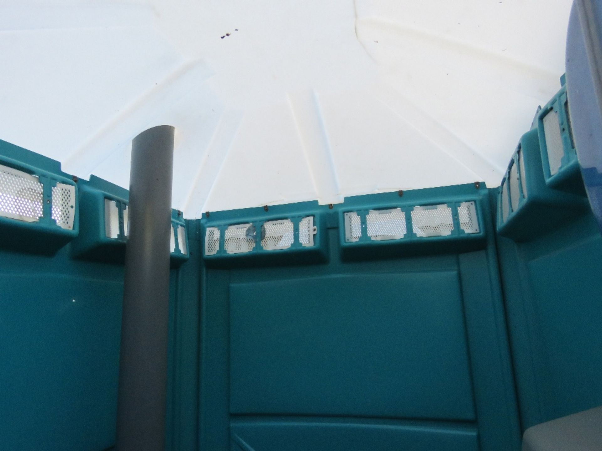 PORTABLE SITE TOILET WITH WASHBASIN AND URINAL CLEANED AND BLUE DETERGENT ADDED READY FOR USE. TH - Image 4 of 4