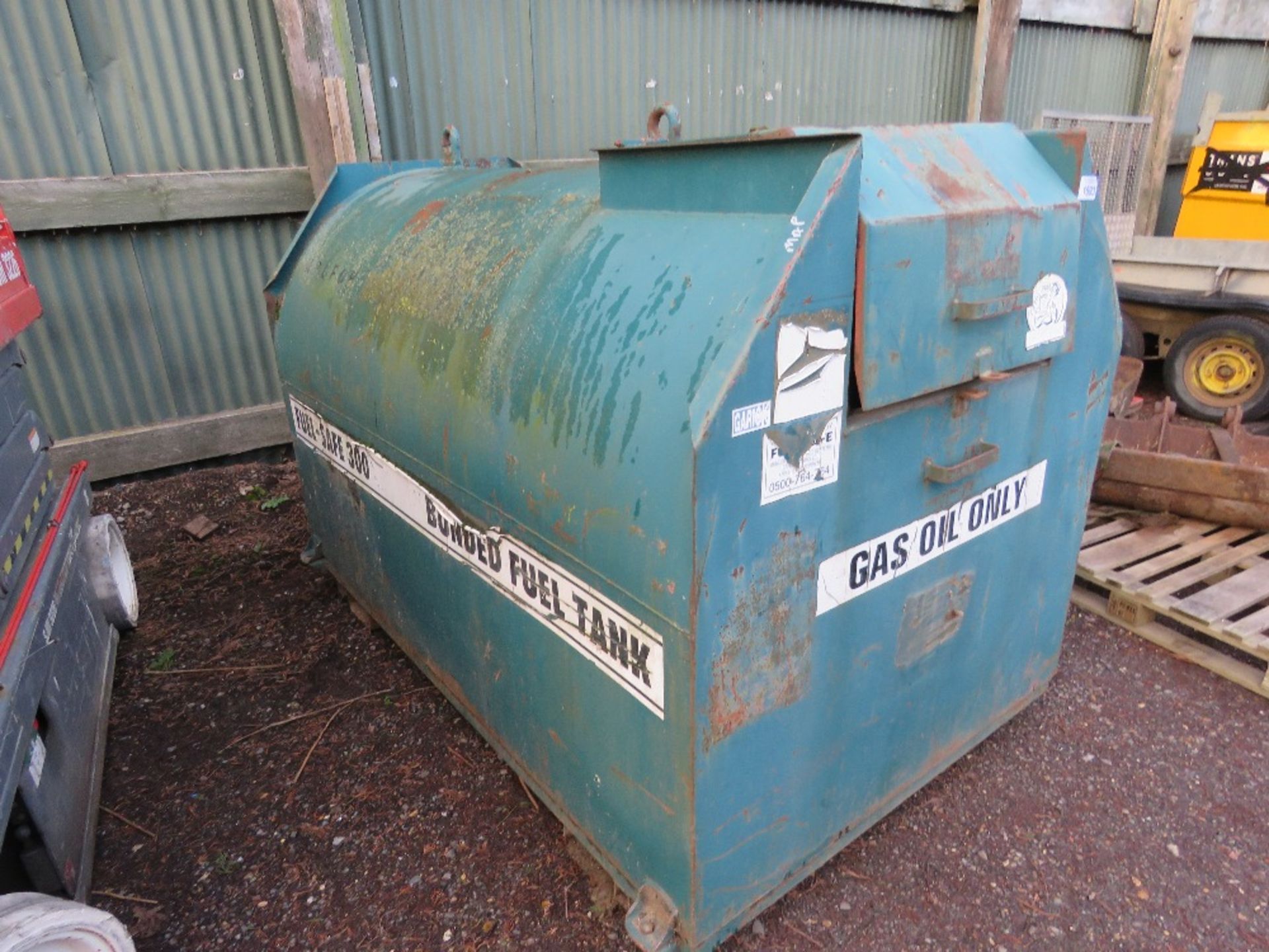 FUEL SAFE 300 BUNDED FUEL STORE WITH HAND PUMP. - Image 2 of 4