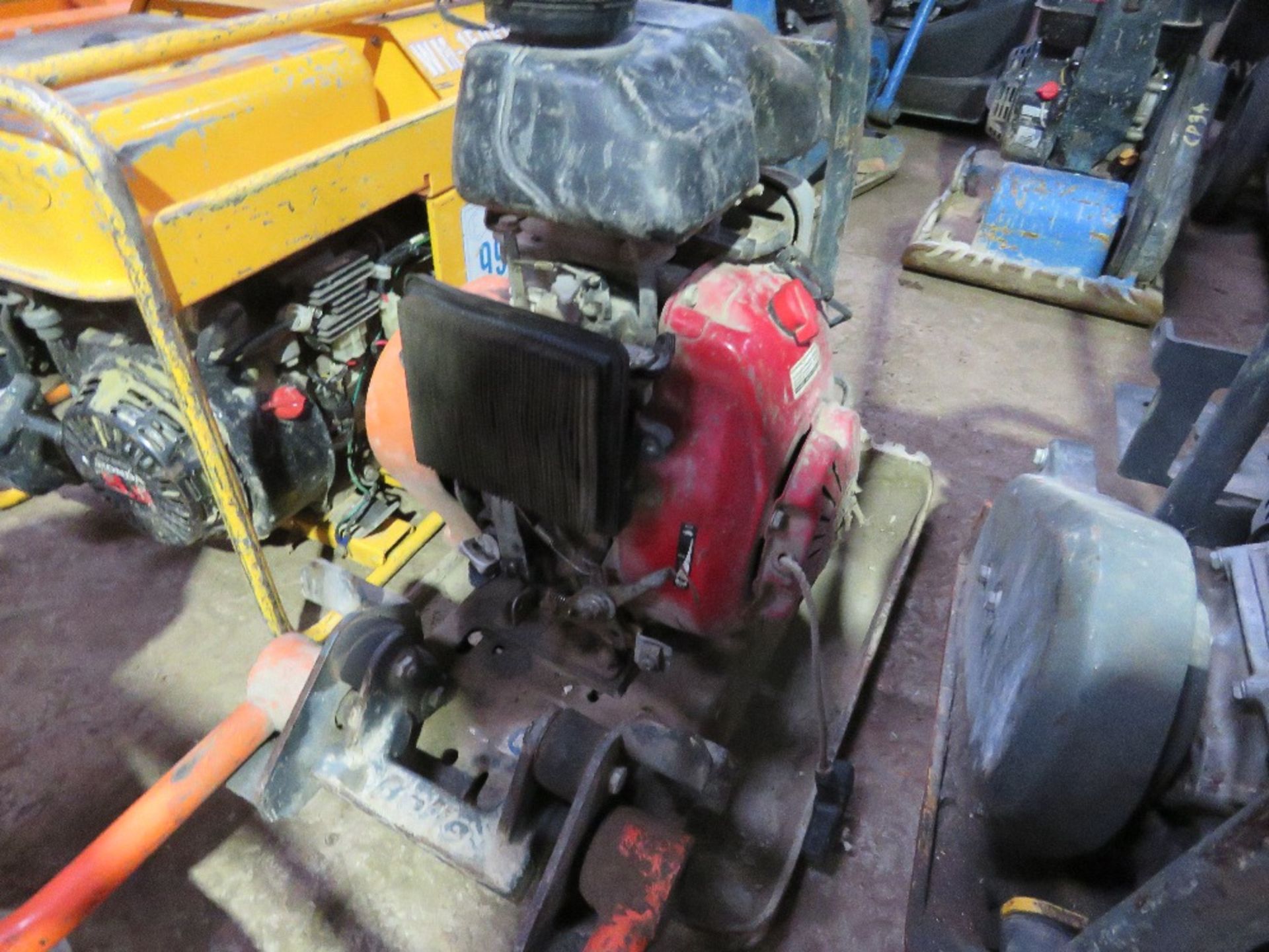 BELLE 400 PETROL ENGINED COMPACTION PLATE. THIS LOT IS SOLD UNDER THE AUCTIONEERS MARGIN SCHEME, - Image 3 of 4